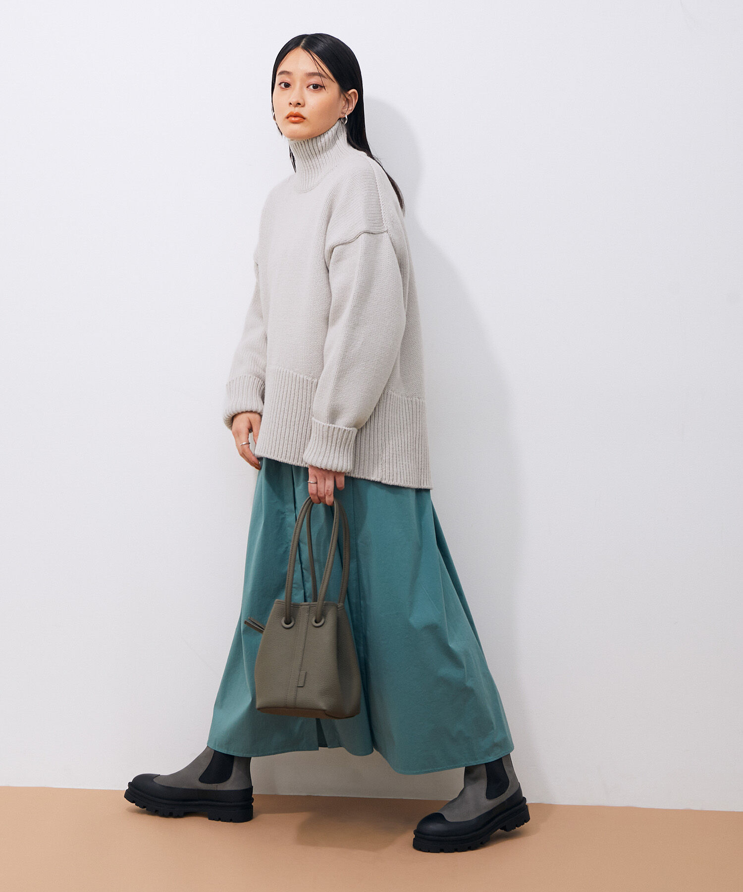 ADAM ET ROPE'「【WEB限定】タートルバックスリットニットプルオーバー」|ニット・セーター|