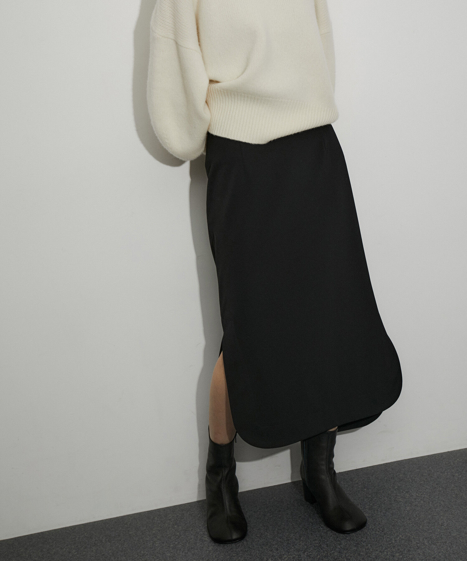 ADAM ET ROPE'「ラウンドヘムスリットスカート」|スカート|ブラック(01)