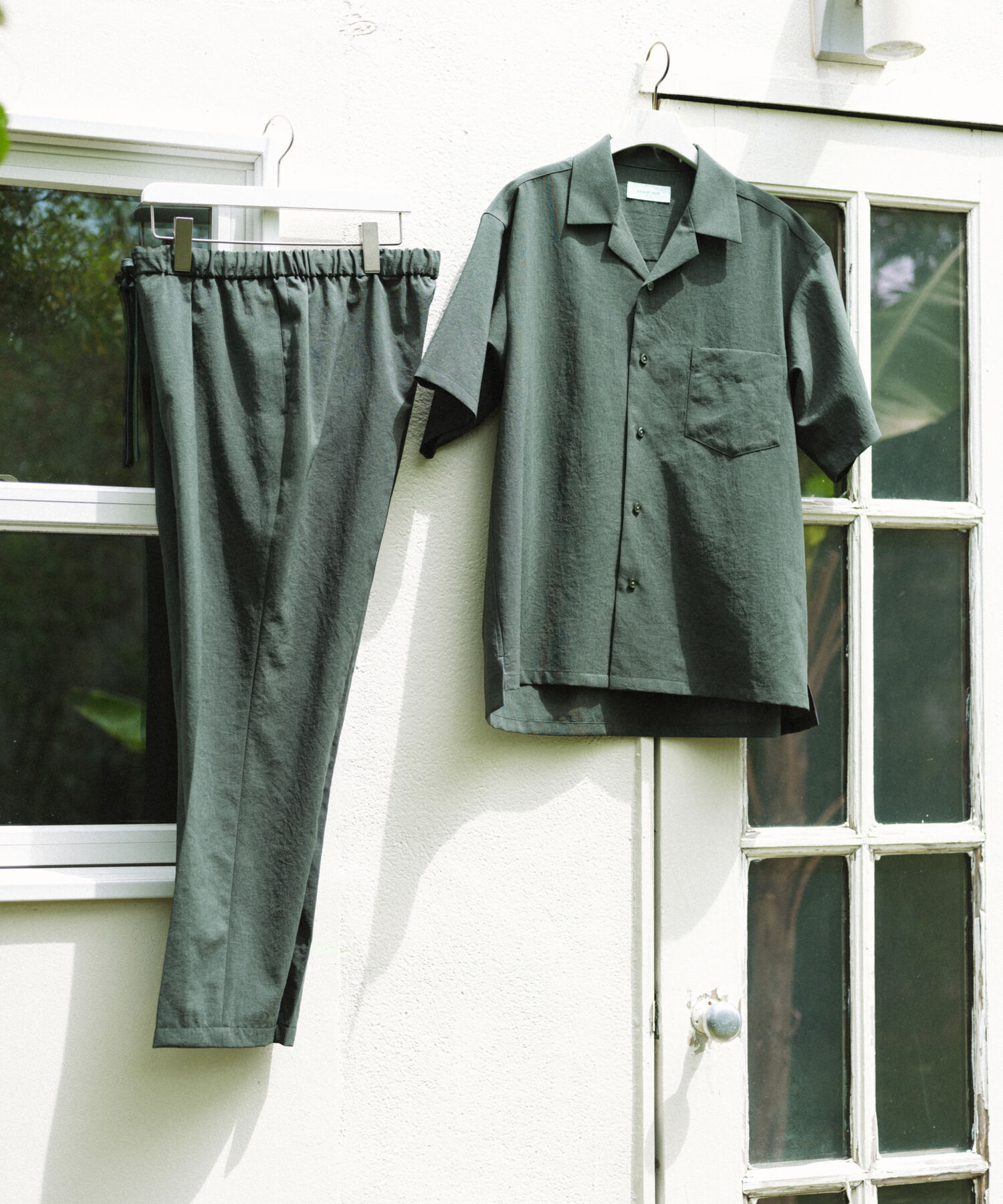 ADAM ET ROPE'「2点セット【RIRANCHA / リランチェ】セットアップ / オープンカラーシャツ&イージーパンツ / イージーケア 」|スーツ|