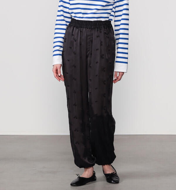  「TICCA | フラワーエンブロイダリー サテンパンツ WOMEN」|チノ|