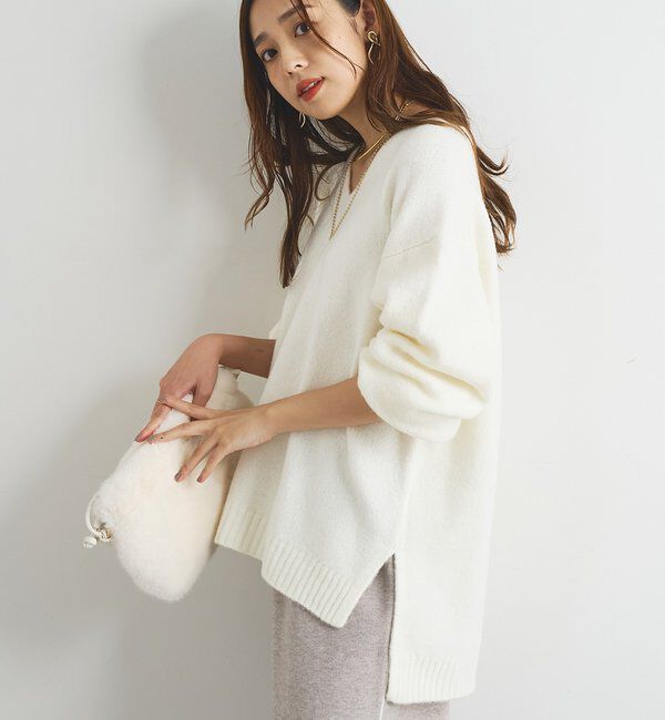  「《人気アイテム・柔らかく軽い着心地》ヤクライクVネックニット」|ニット・セーター|ホワイト