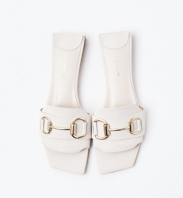 AU BANNISTER「アシンメトリービットサンダル」|サンダル|アイボリー