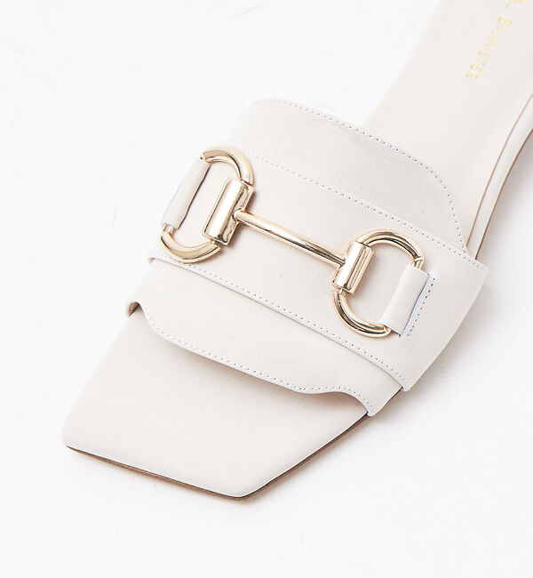 AU BANNISTER「アシンメトリービットサンダル」|サンダル|