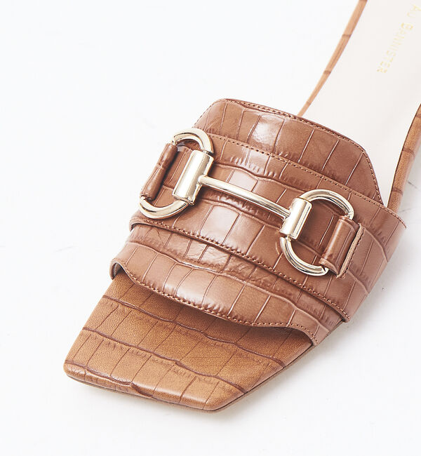 AU BANNISTER「アシンメトリービットサンダル」|サンダル|