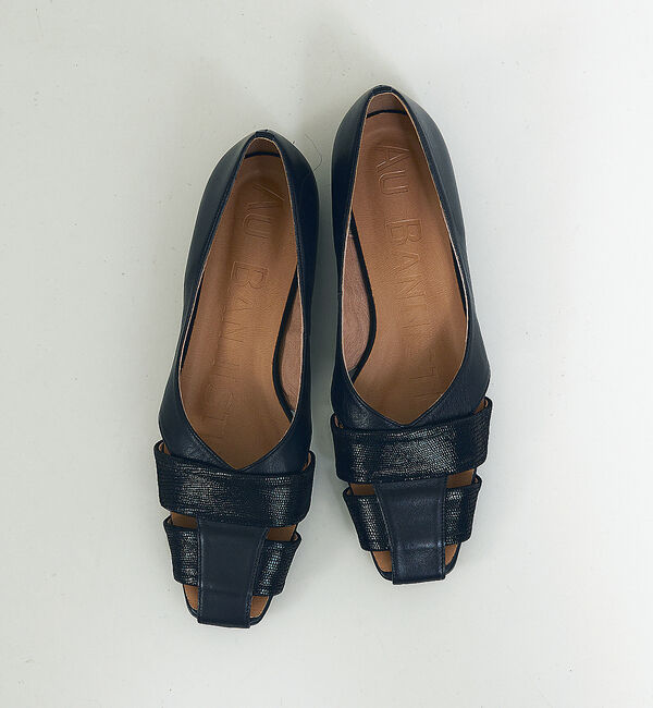 AU BANNISTER「グルカモチーフフラットパンプス」|パンプス|ブラック