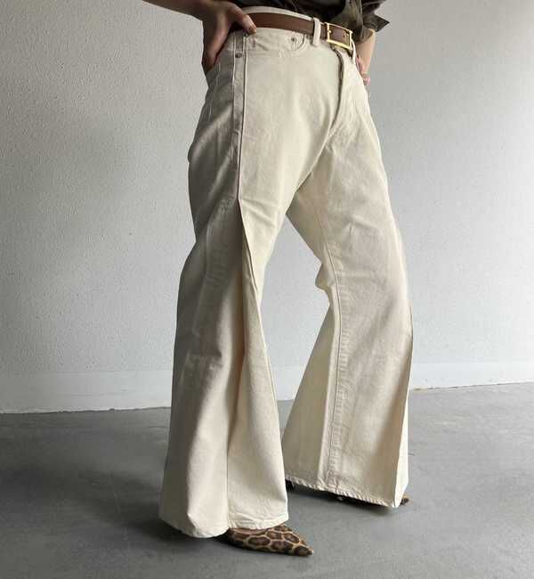 A_「【メルローズ50周年限定】【KURO別注】ホワイトデニムフレアパンツ」|デニム|