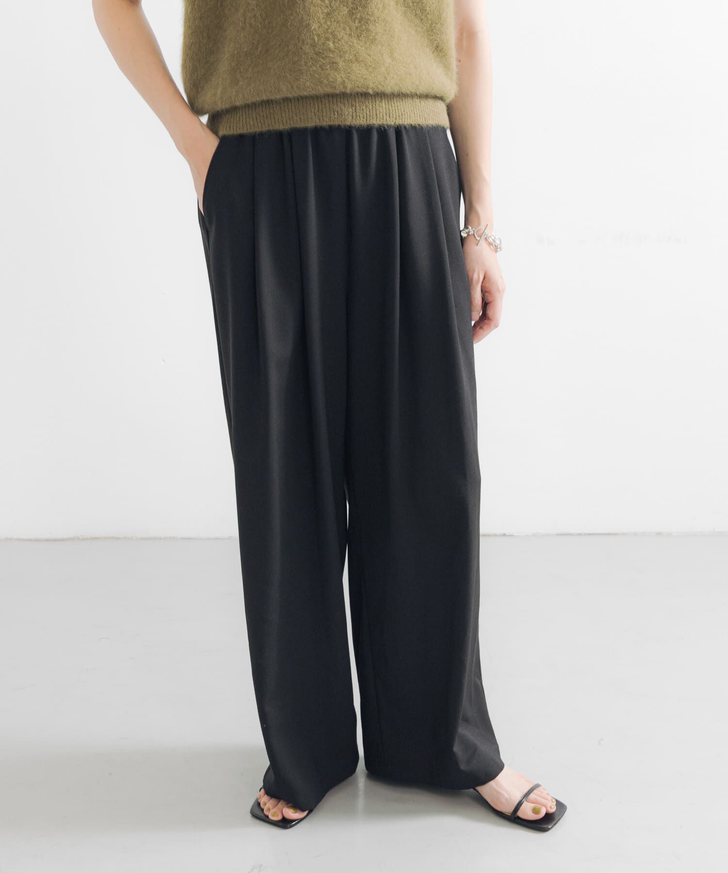 URBAN RESEARCH「『3サイズ展開』『イージーケア』タックギャザーストレートパンツ」|その他|