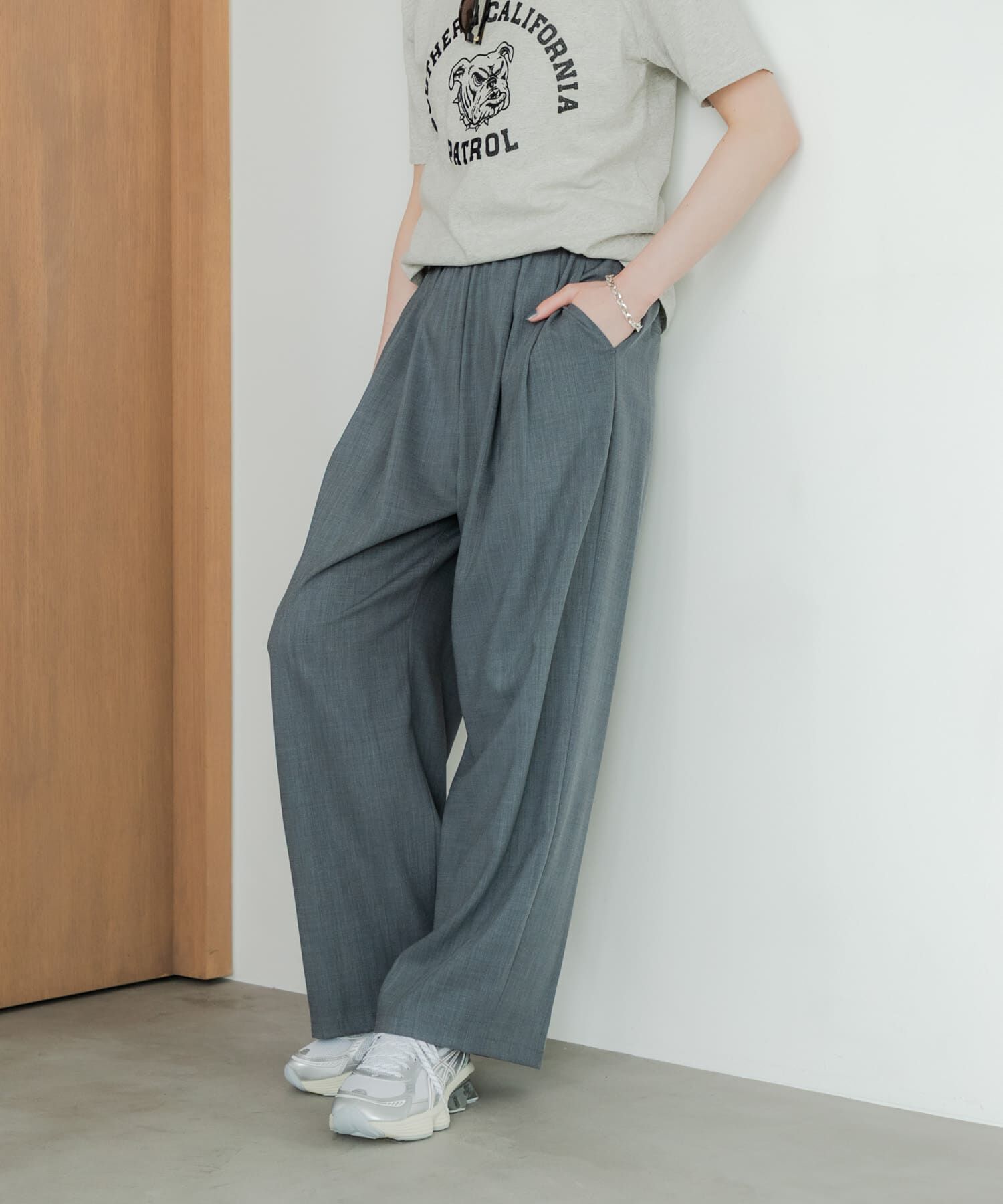 URBAN RESEARCH「『3サイズ展開』『イージーケア』タックギャザーストレートパンツ」|その他|