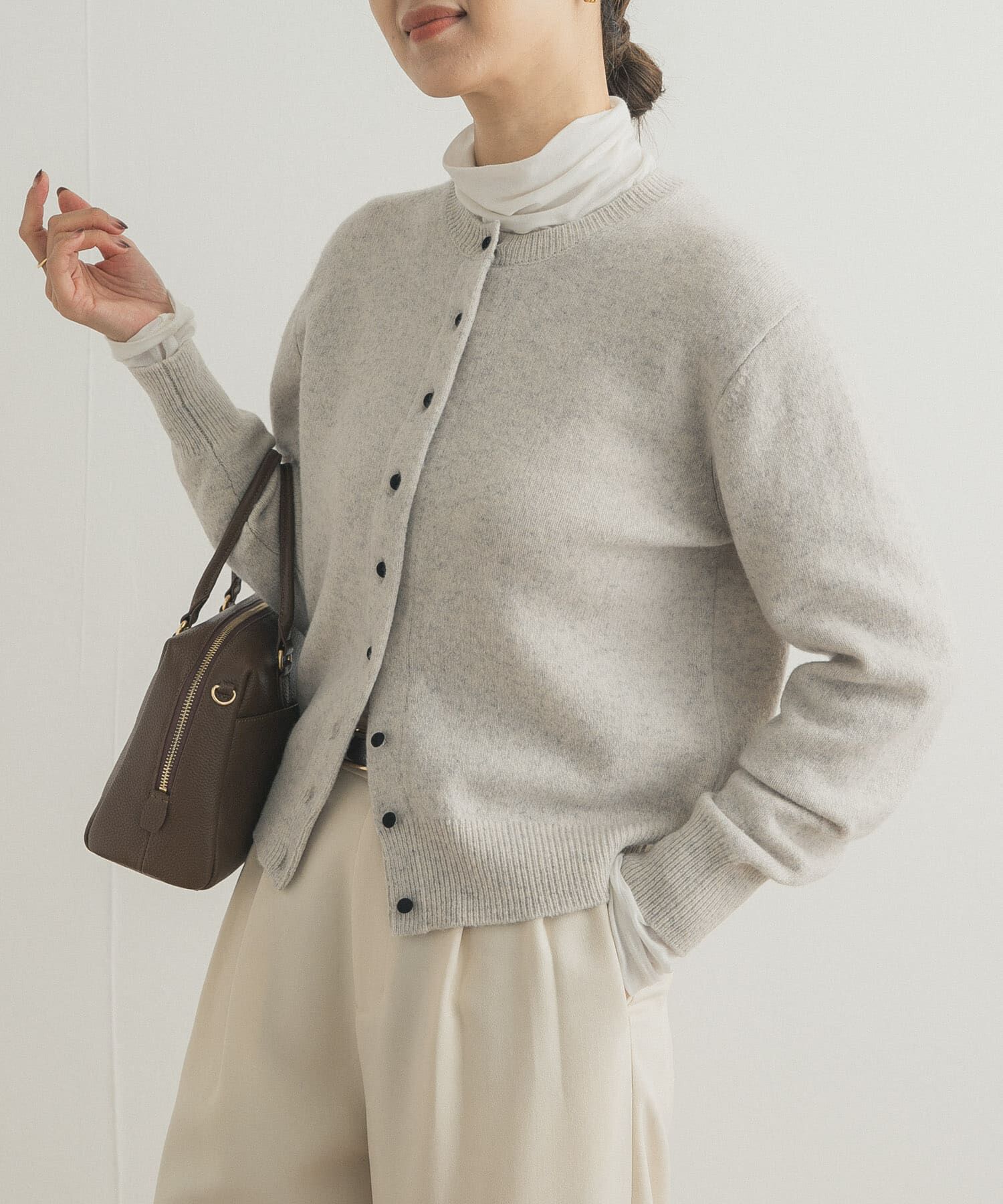 URBAN RESEARCH DOORS「ウールサテン釦コンパクトカーディガン」|カーディガン|