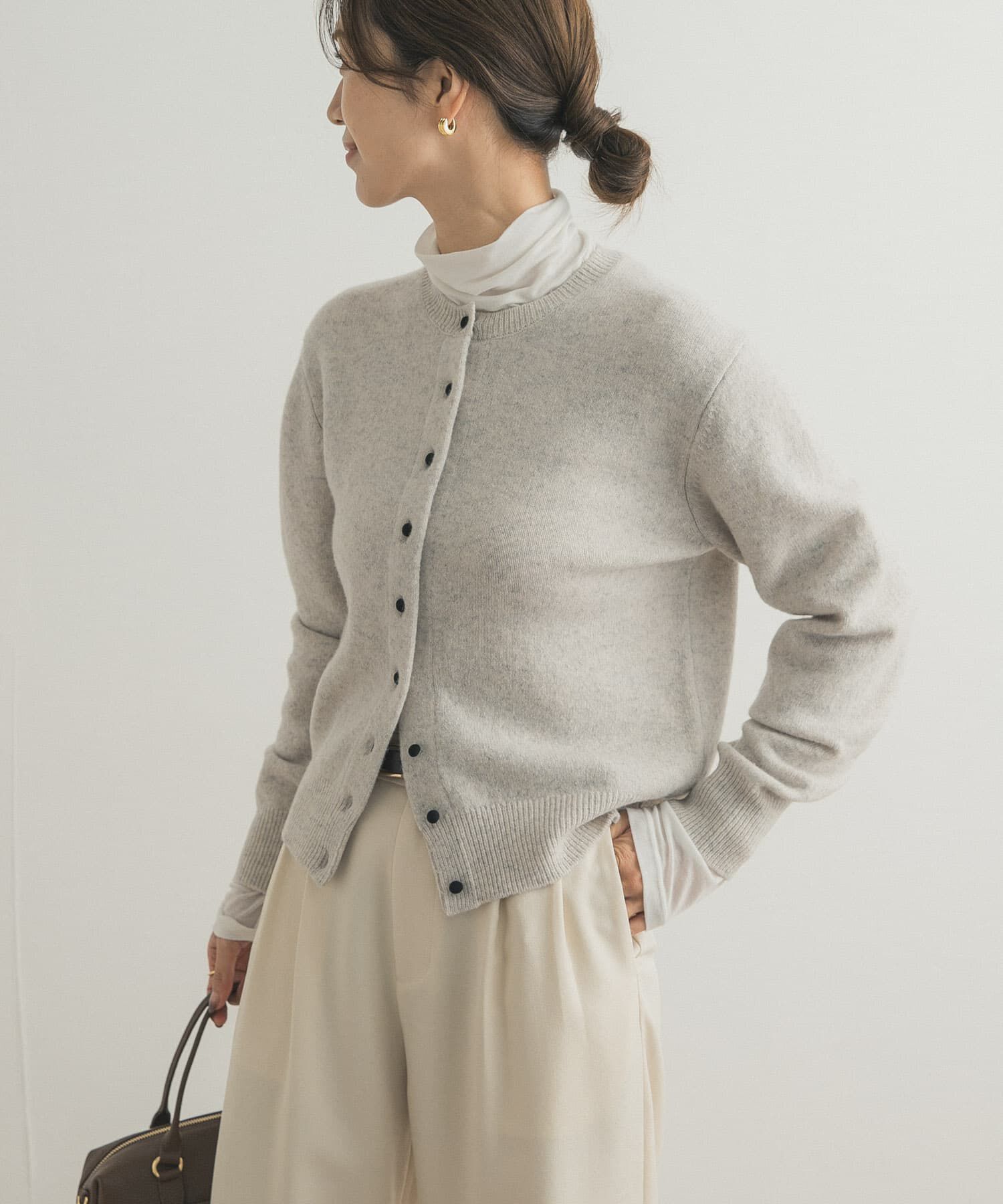 URBAN RESEARCH DOORS「ウールサテン釦コンパクトカーディガン」|カーディガン|