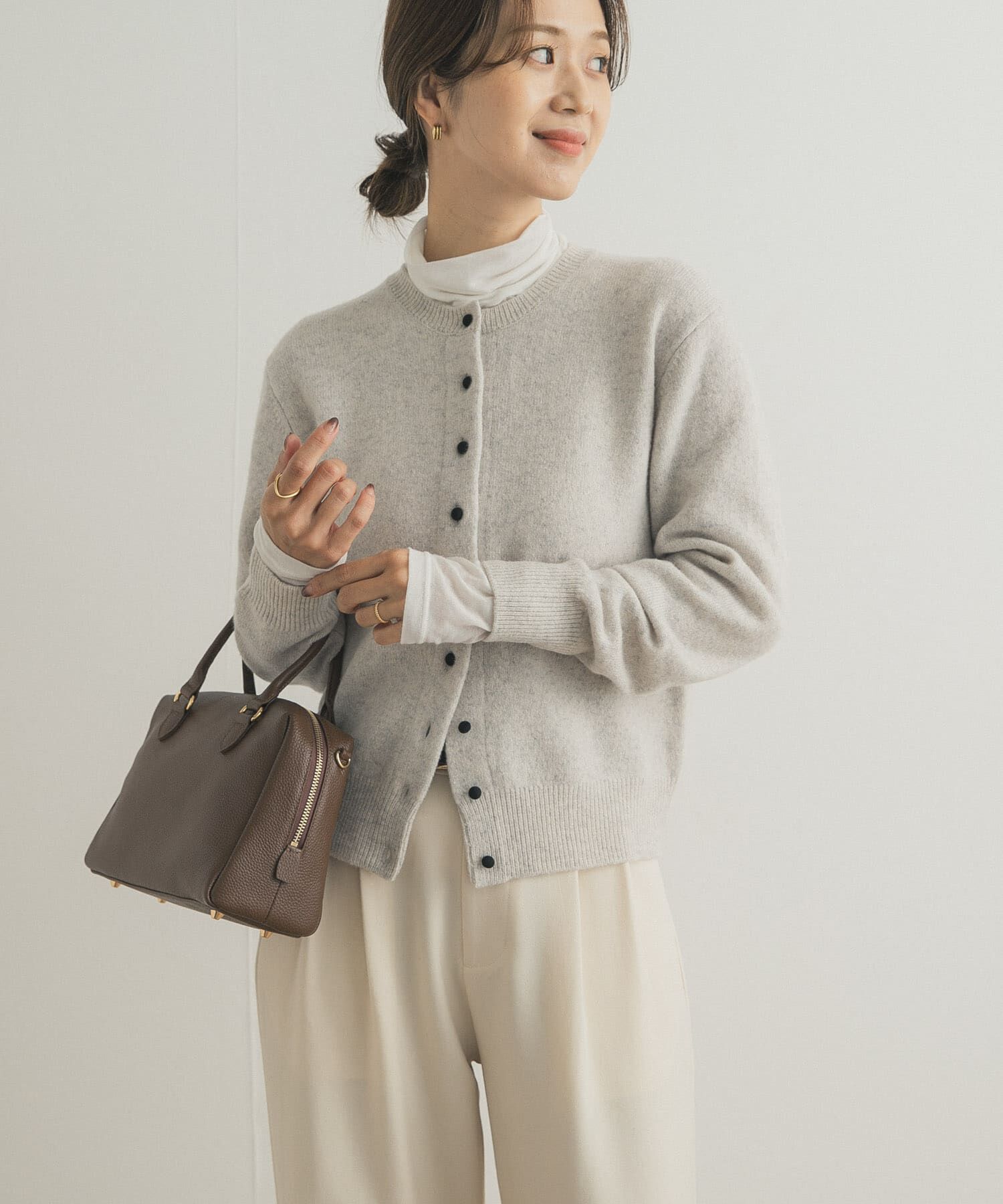 URBAN RESEARCH DOORS「ウールサテン釦コンパクトカーディガン」|カーディガン|