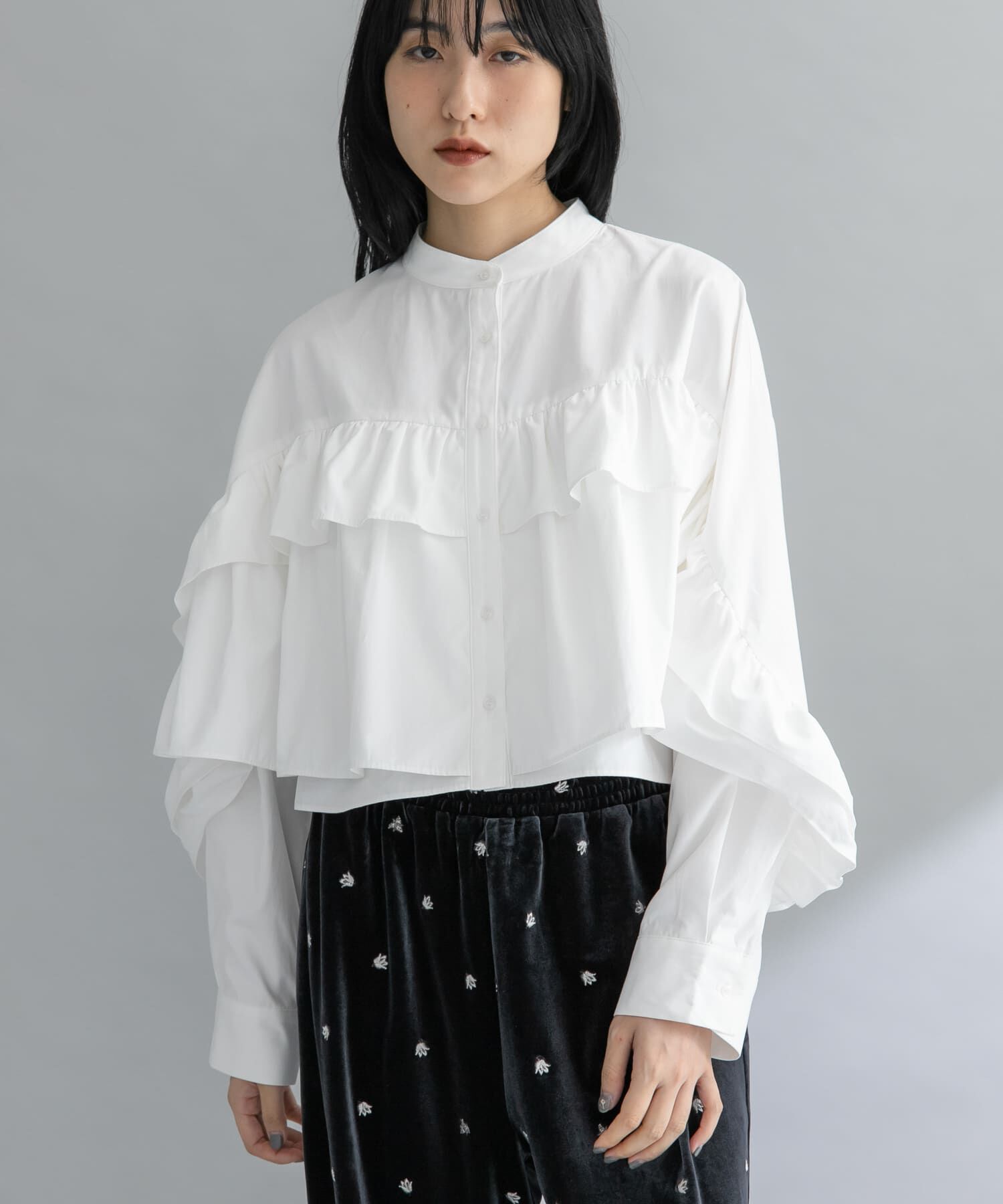  「『WEB限定』ラッフルデザインブラウス」|シャツ・ブラウス|オフホワイト