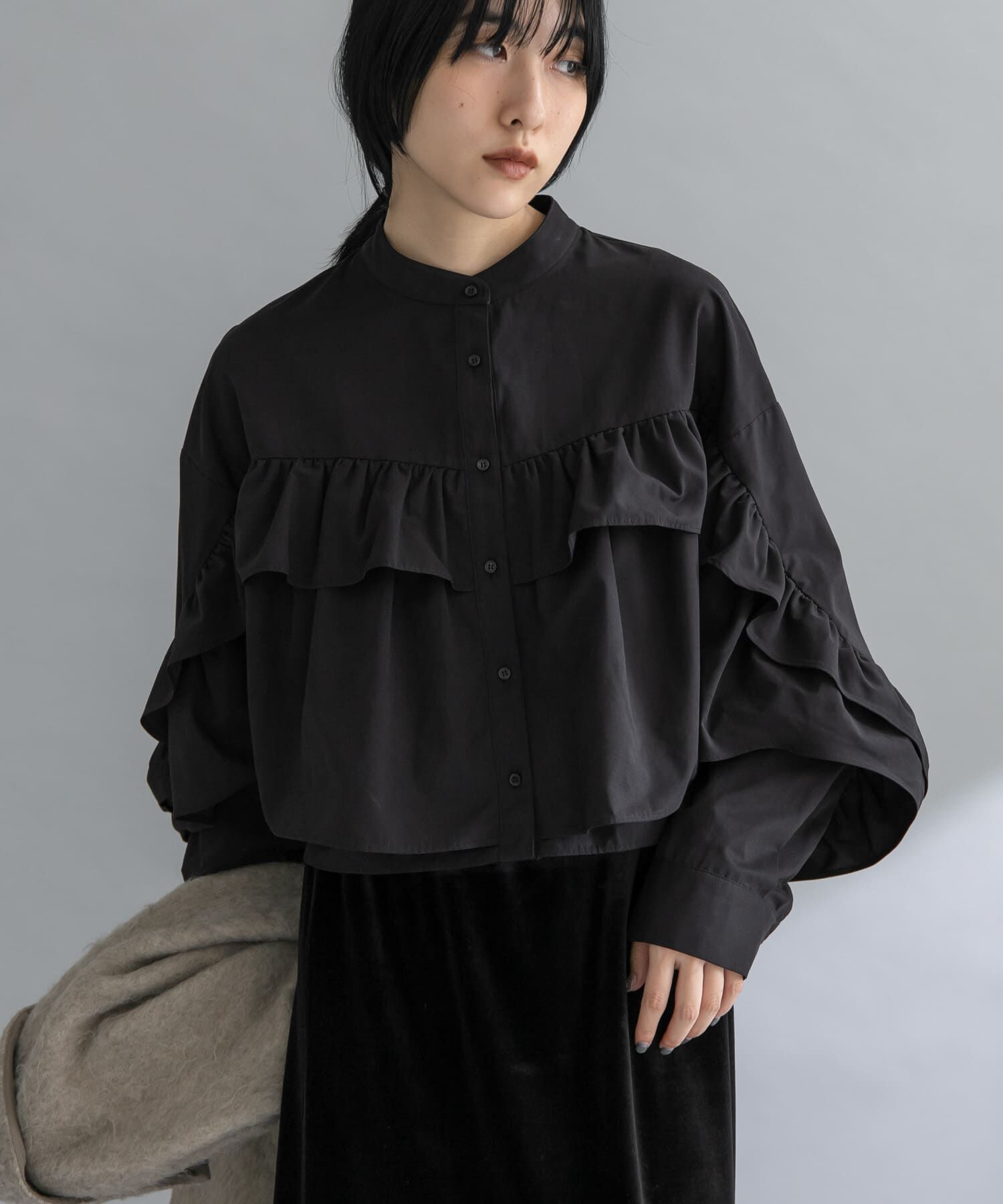  「『WEB限定』ラッフルデザインブラウス」|シャツ・ブラウス|ブラック