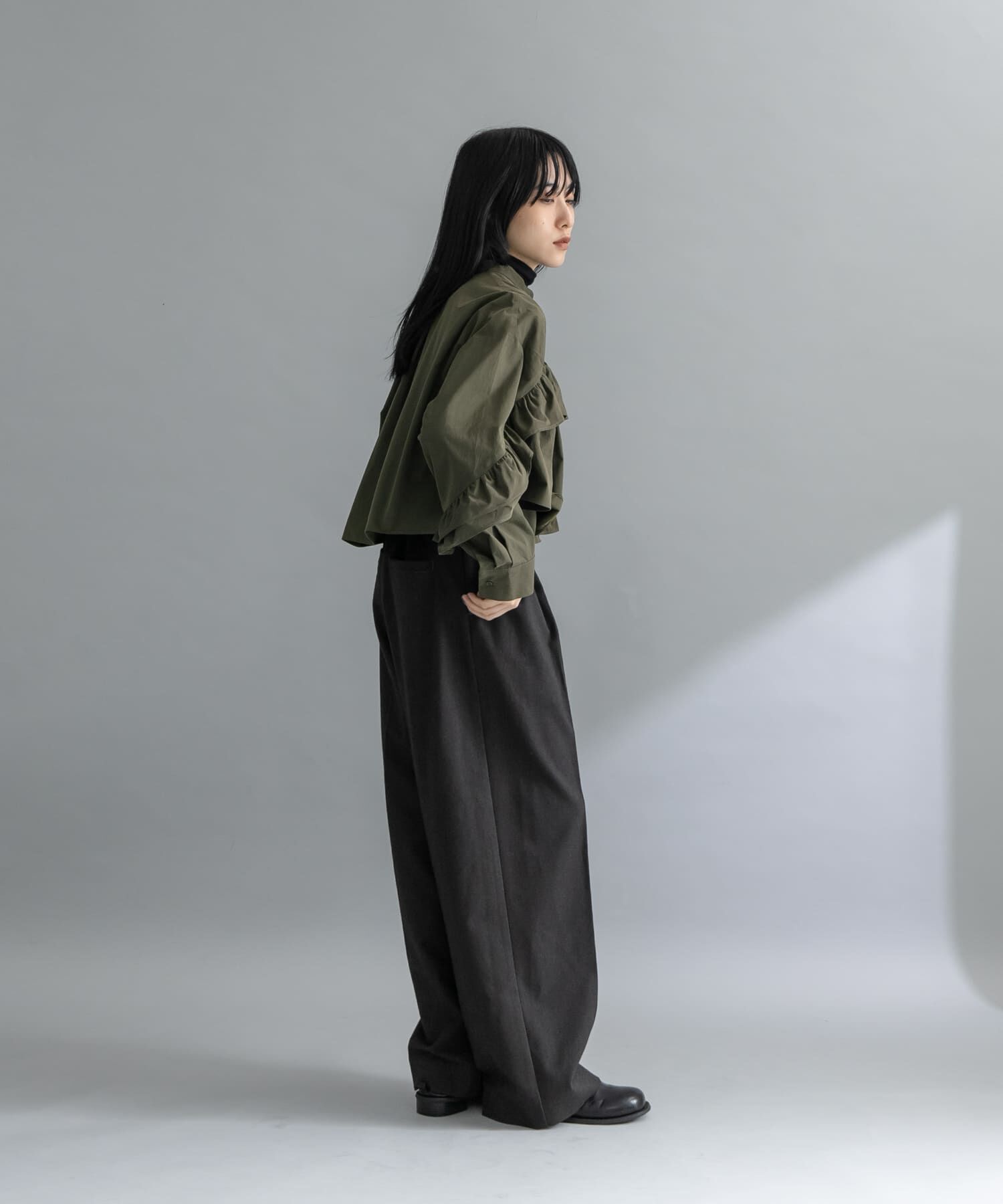  「『WEB限定』ラッフルデザインブラウス」|シャツ・ブラウス|