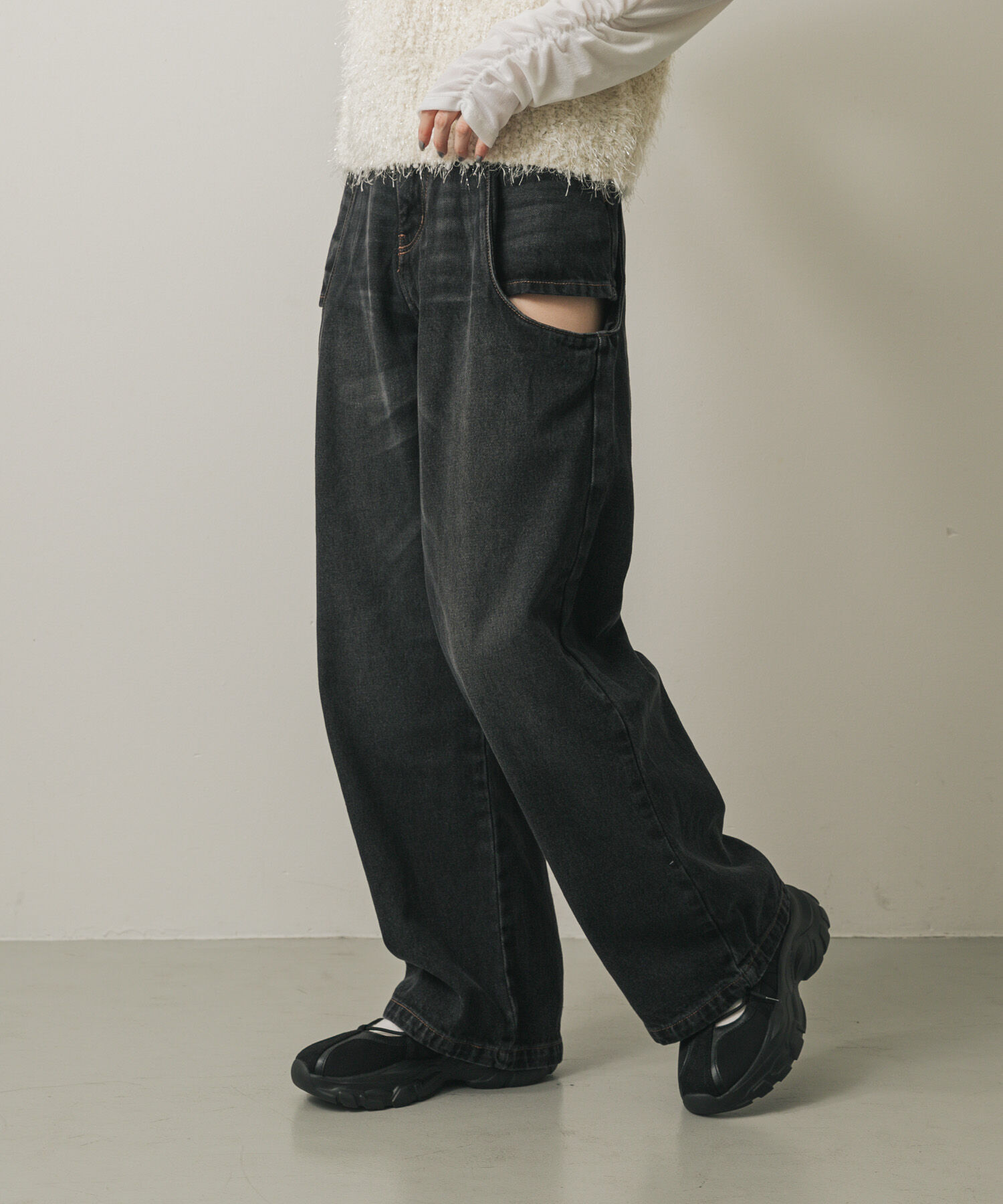 SENSE OF PLACE by URBAN RESEARCH「『WEB/一部店舗限定サイズ』サイドカットアウトデニム」|デニム|