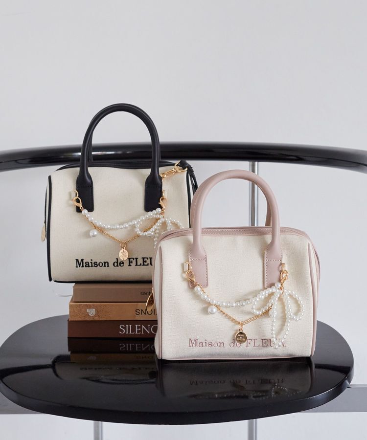 Maison de FLEUR「チャーム付きキャンバスボストンバッグ」|トートバッグ|