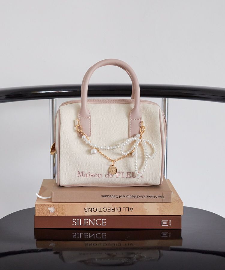 Maison de FLEUR「チャーム付きキャンバスボストンバッグ」|トートバッグ|ピンク