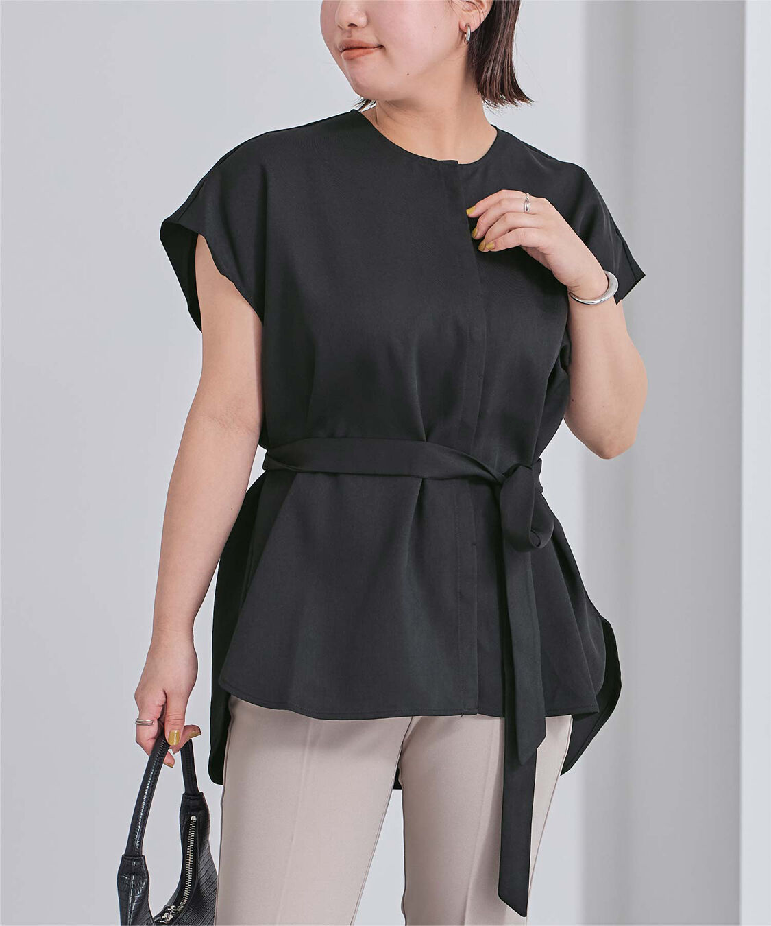 ur's「フレンチスリーブショルダータックノーカラーブラウス」|シャツ・ブラウス|ブラック