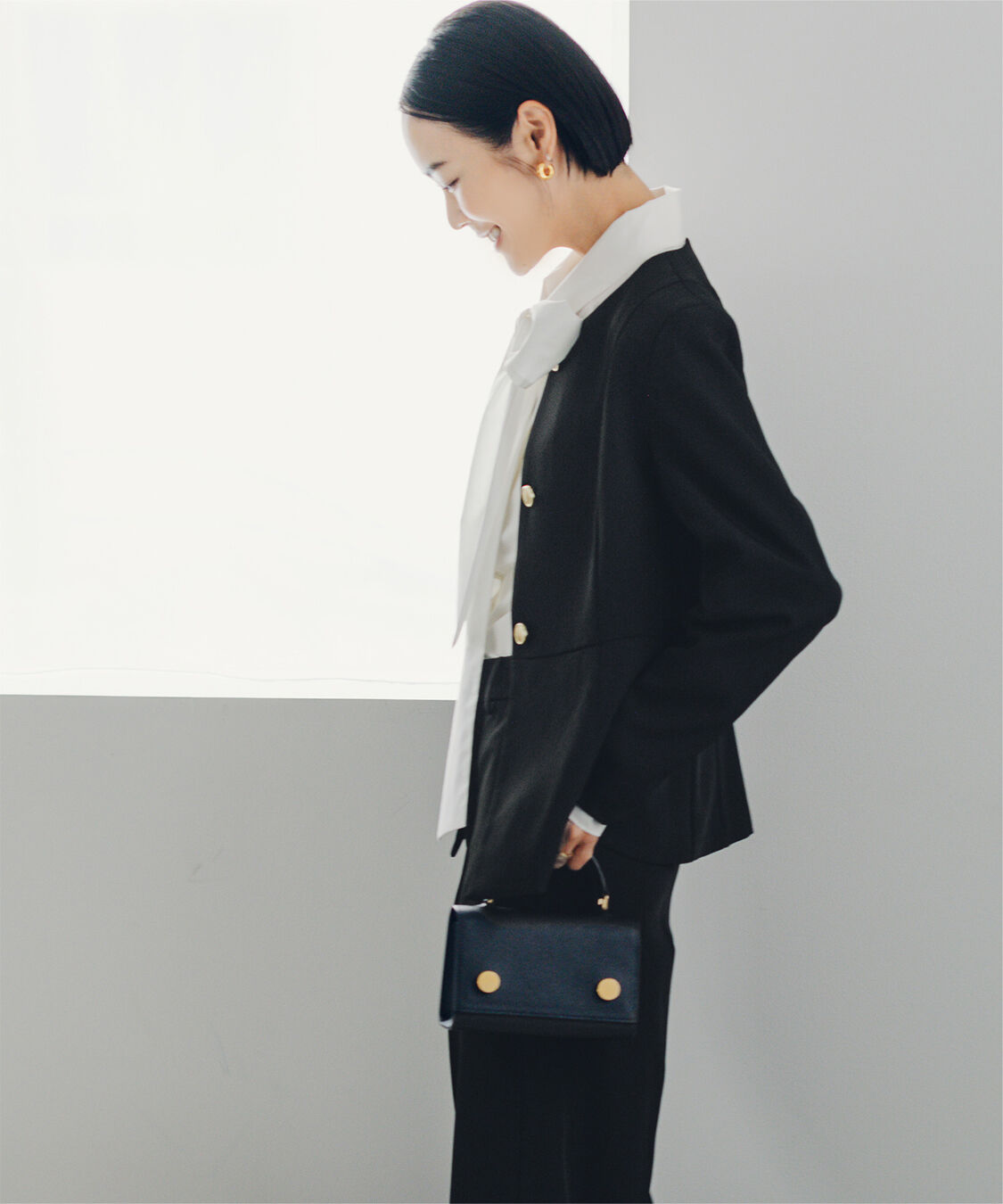 ur's「【小林有里さんコラボアイテム】美シルエットゴールド釦ペプラムジャケット」|ノーカラージャケット|