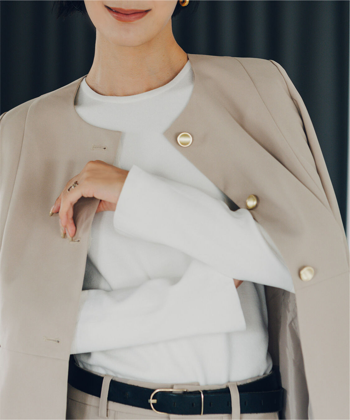 ur's「【小林有里さんコラボアイテム】美シルエットゴールド釦ペプラムジャケット」|ノーカラージャケット|