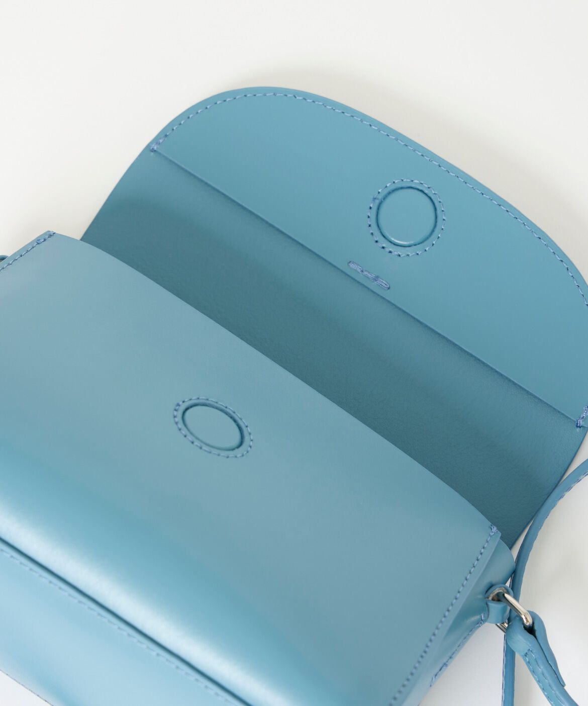 INED「《SUPERIOR CLOSET》ダブルフェイスレザーミニクロスボディバッグ《YAHKI》」|ショルダー・メッセンジャー|