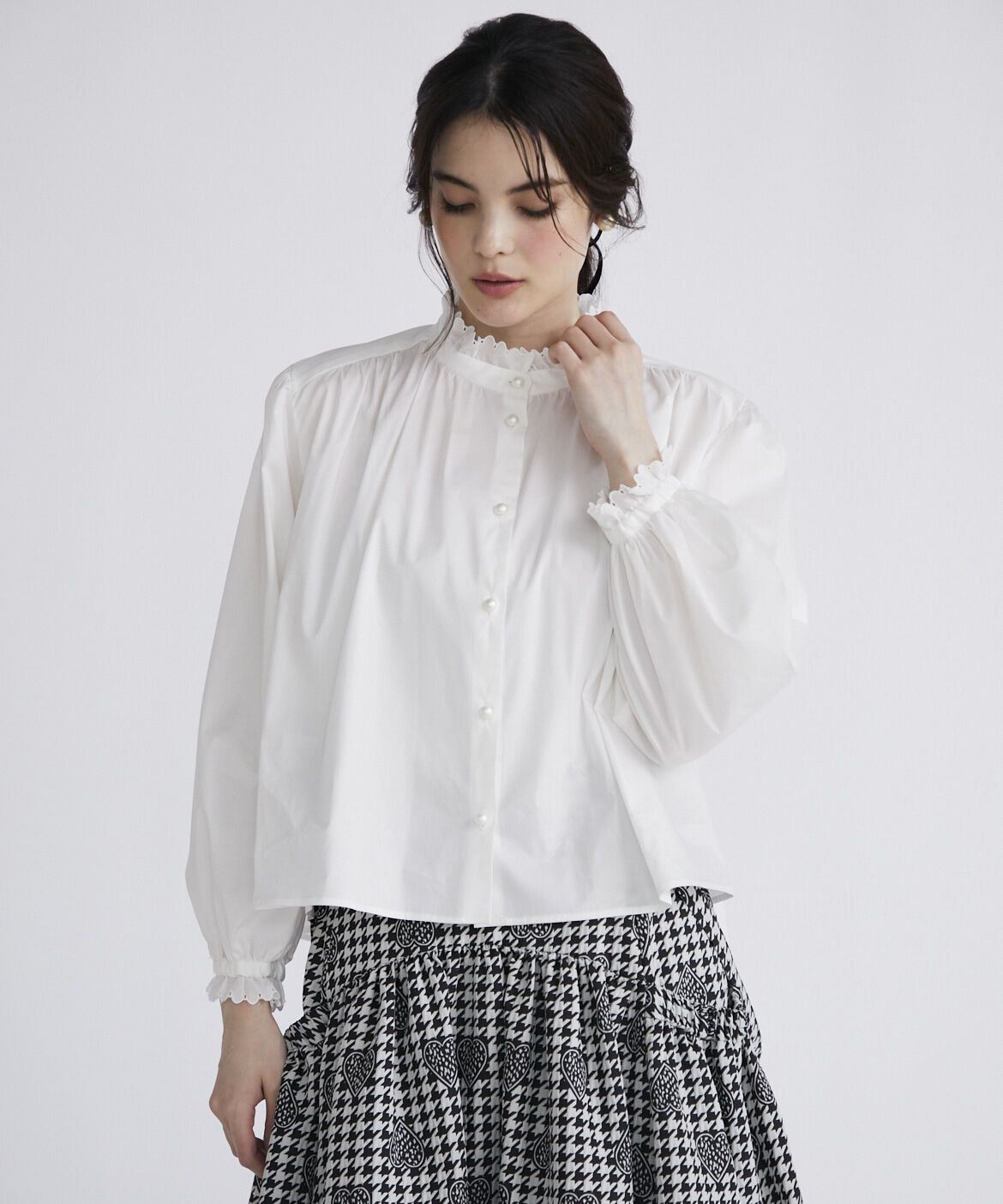 Maglie le cassetto「《大きいサイズ》スタンドフリルボリュームブラウス」|シャツ・ブラウス|