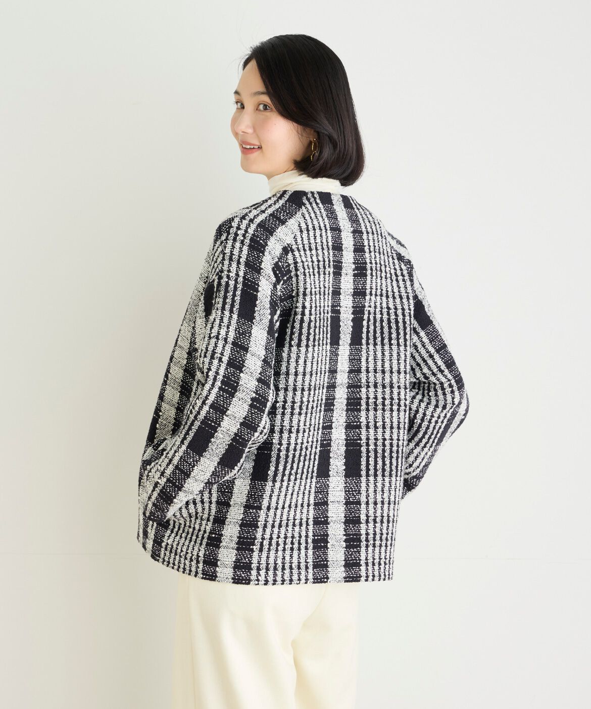 7-IDconcept.「《大きいサイズ》チェックツイードノーカラーショートコート」|ピーコート|