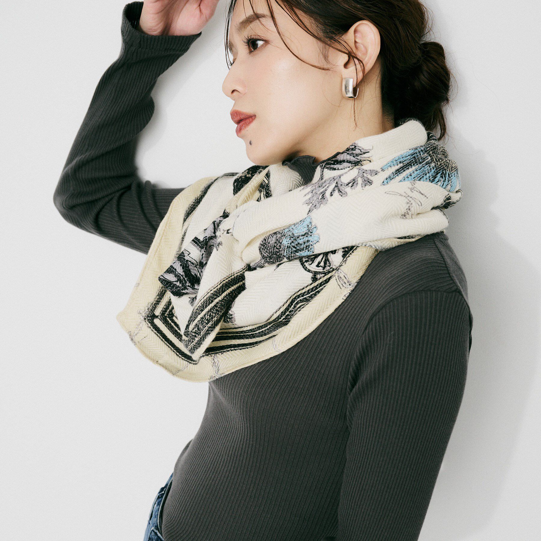 UNTITLED「【manipuri】120&times;120正方形 フレームフラワー柄ウールシルクストール」|ストール|