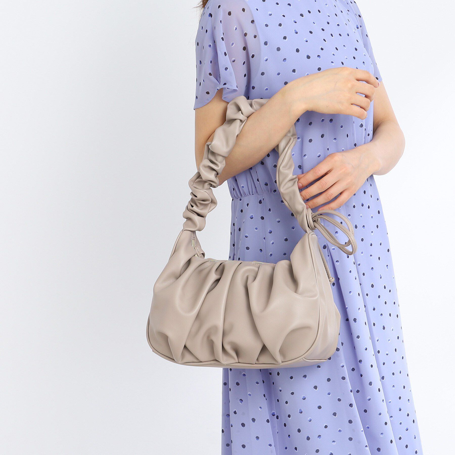 Reflect「【トレンドアイテム／持ち手の長さ調節可能】シャーリングハンドルバッグ」|ショルダー・メッセンジャー|