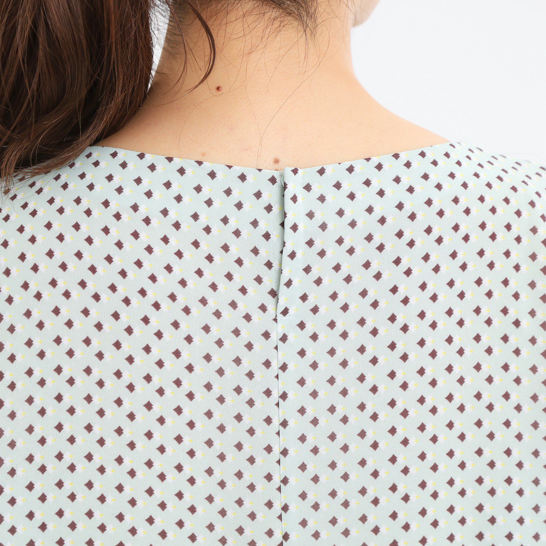 Reflect「【マシンウォッシュ可／セットアップ可】ギャザータックプリントブラウス」|シャツ・ブラウス|