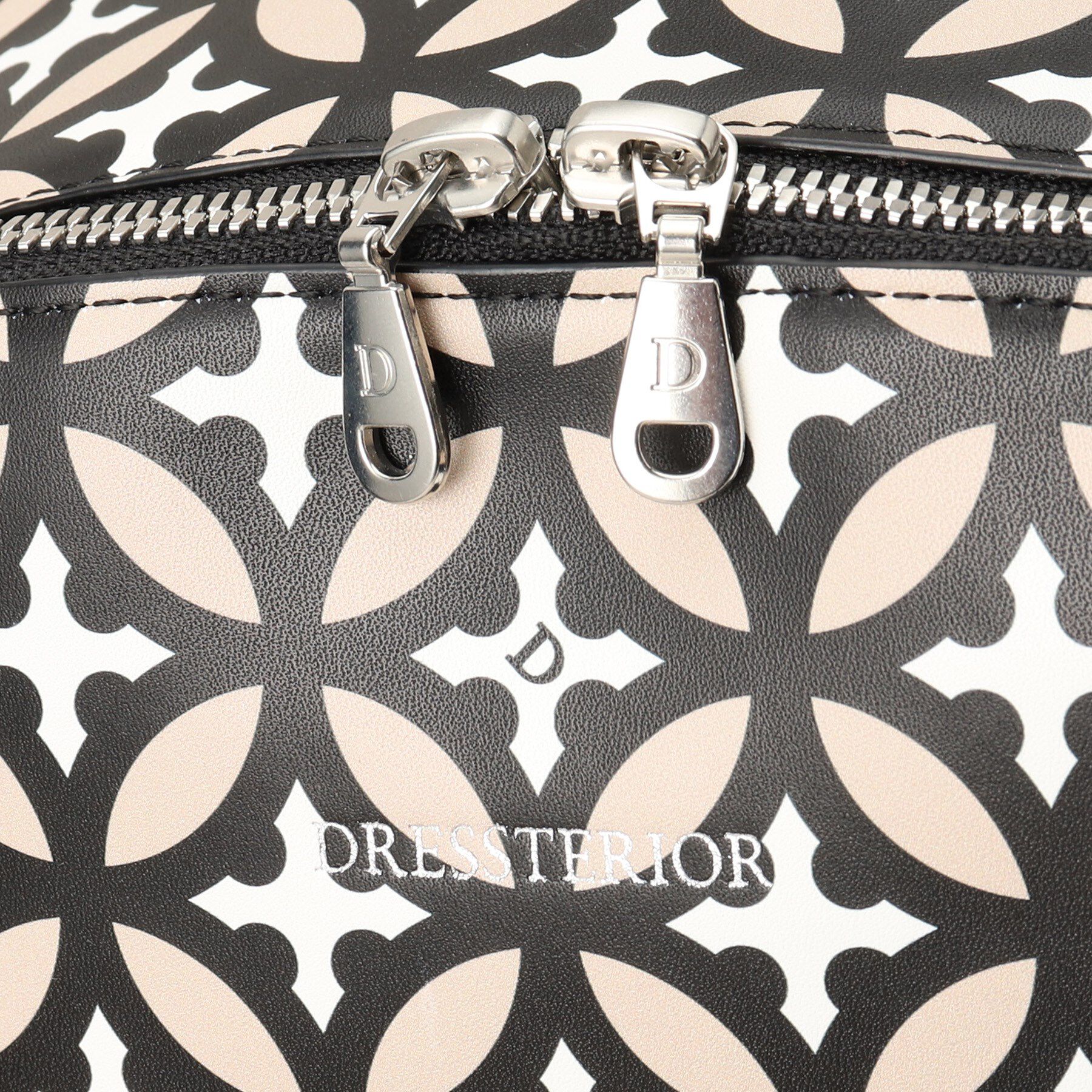 DRESSTERIOR「オーバーラップサークル バックパック」|リュック|