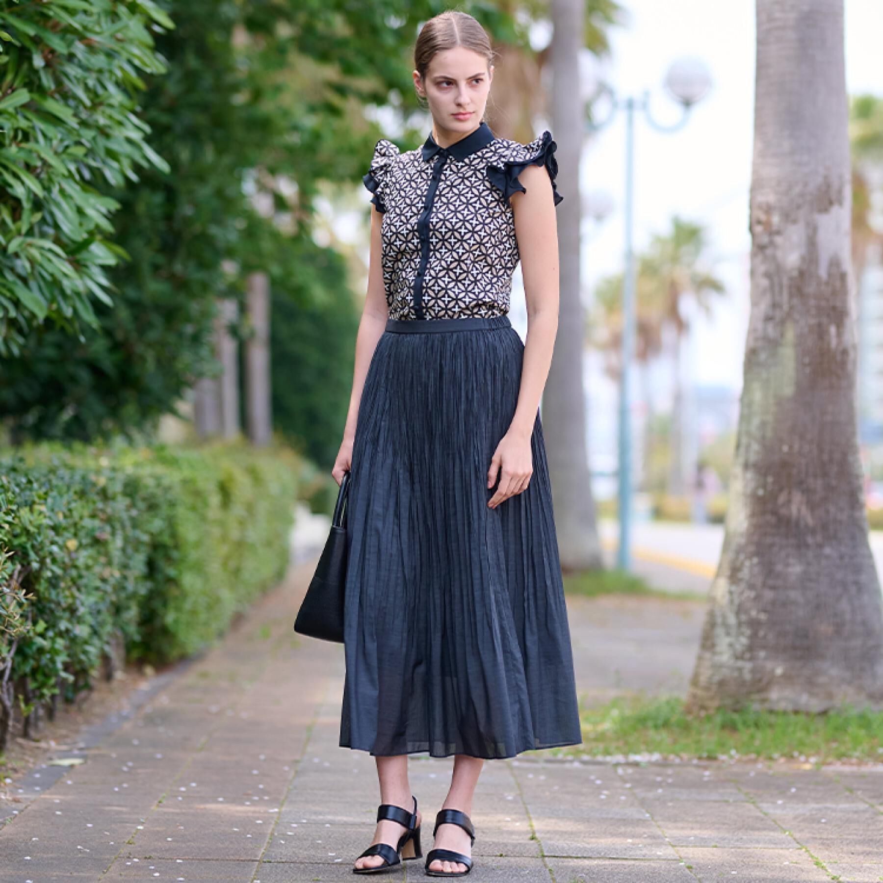 DRESSTERIOR「【大人百花春号掲載 モデル美香さん着用】オーバーラップウィングスリーブブラウス」|シャツ・ブラウス|