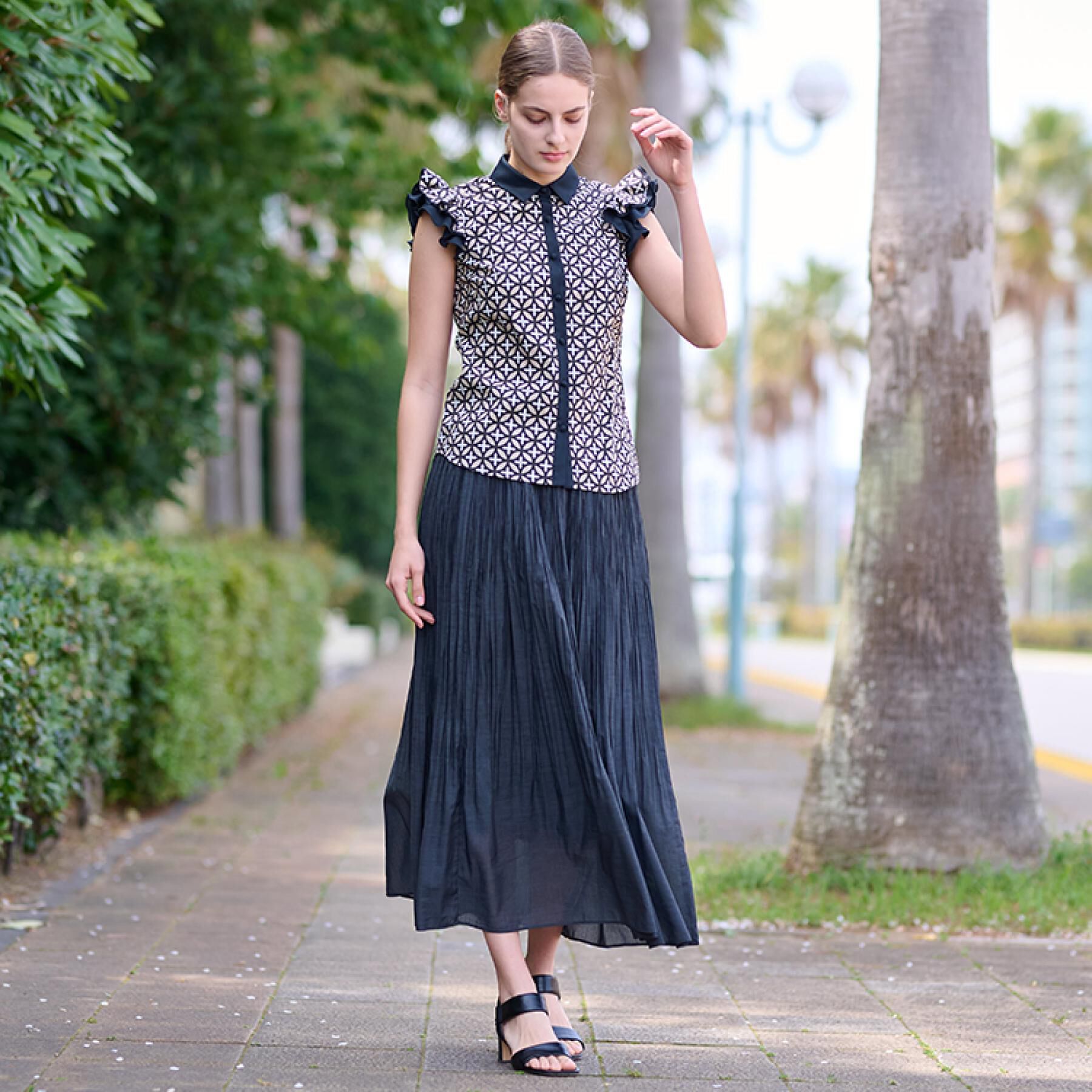 DRESSTERIOR「【大人百花春号掲載 モデル美香さん着用】オーバーラップウィングスリーブブラウス」|シャツ・ブラウス|