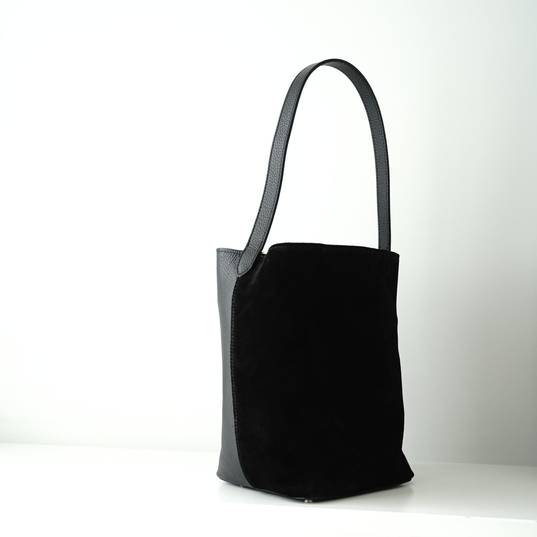 DRESSTERIOR「AULENTTI（オウレンティ）【別注】ワンハンドル スウェードコンビバッグ」|ショルダー・メッセンジャー|ブラック(019)