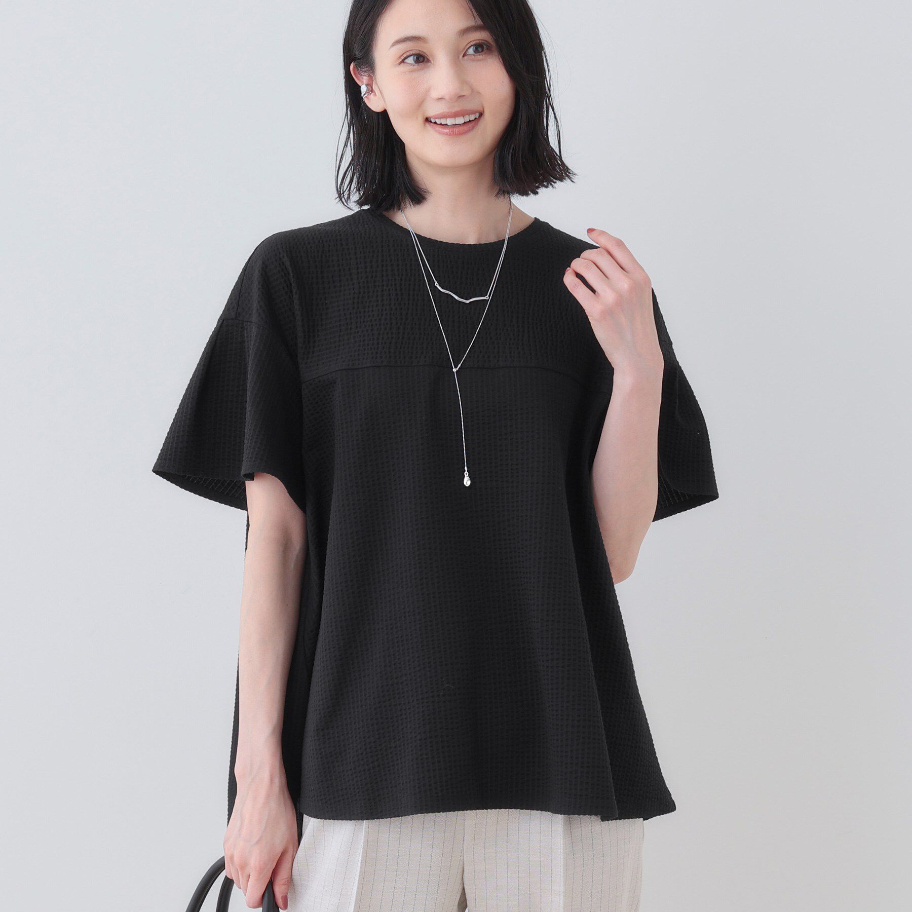 INDIVI「【洗える／体型カバー】凹凸素材フレアデザイントップス」|Tシャツ・カットソー|ブラック(019)