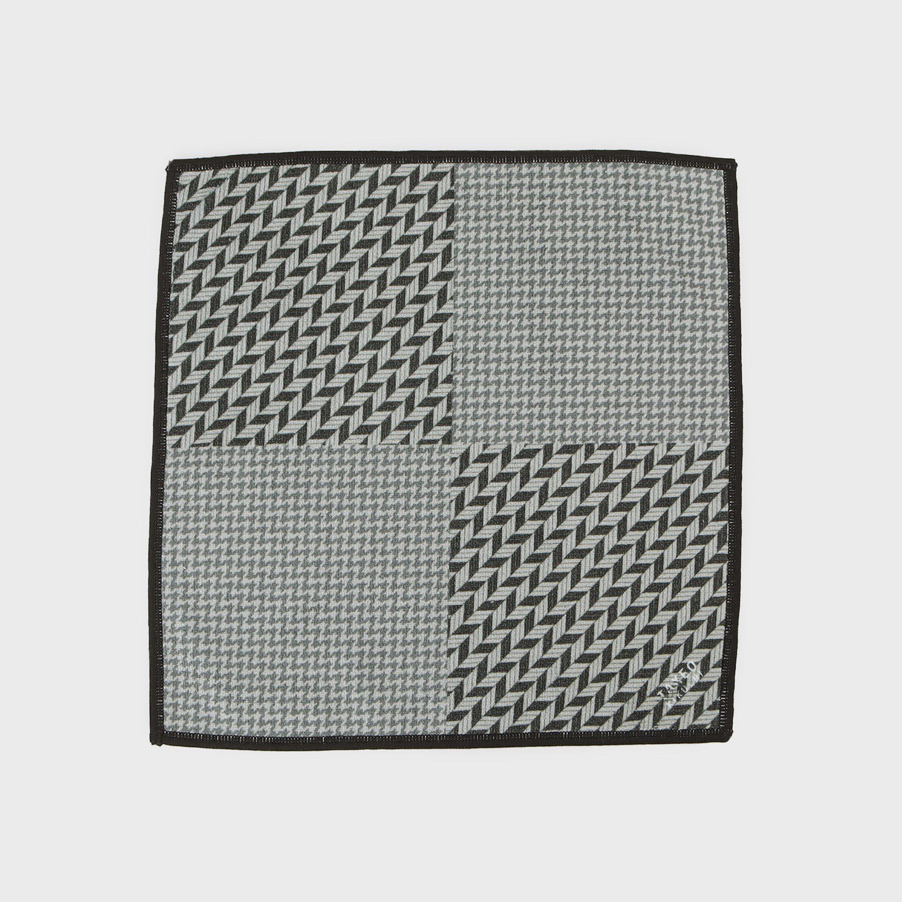 TAKEO KIKUCHI「柄切り替えプリントフォンカチ」|ハンカチ|ブラック(019)