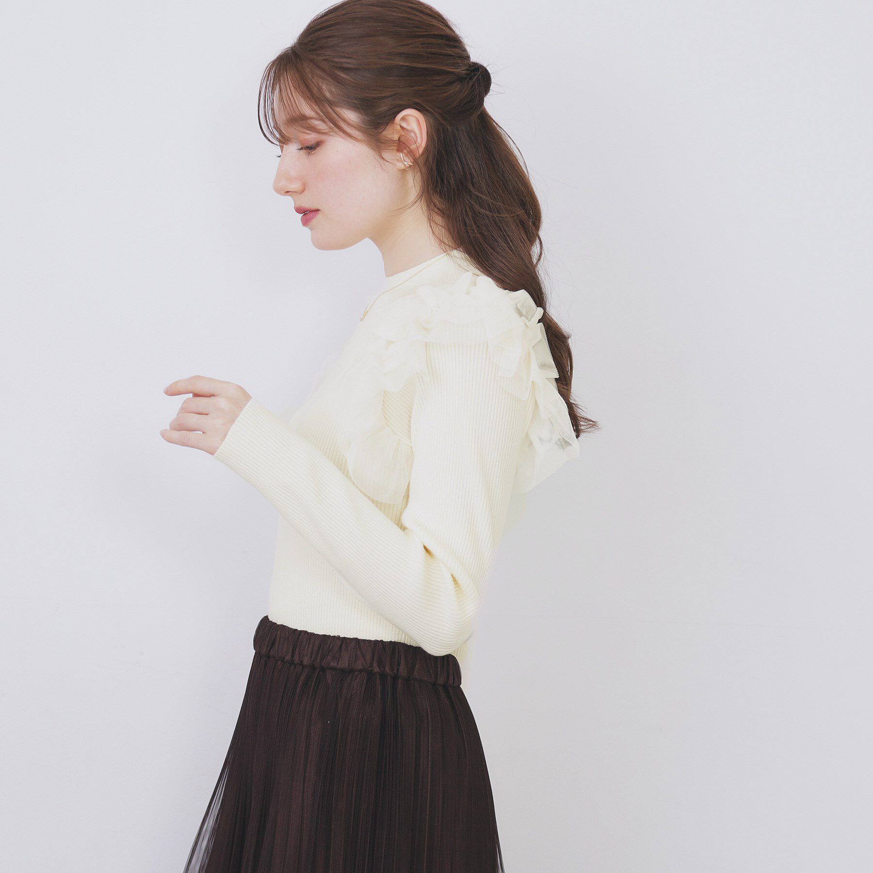 index「ショルダーチュールフリルハイネックニット【洗濯機OK/抗ピル】」|ニット・セーター|