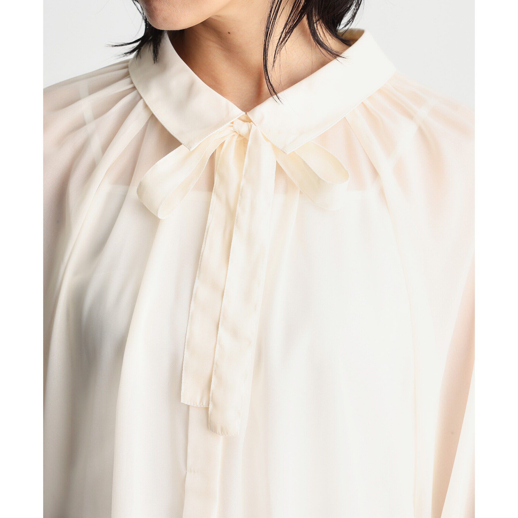 THE SHOP TK「【ONOFF活躍/セレモニー/通勤】タイ付きラメジョーゼットシャツ/洗える」|シャツ・ブラウス|