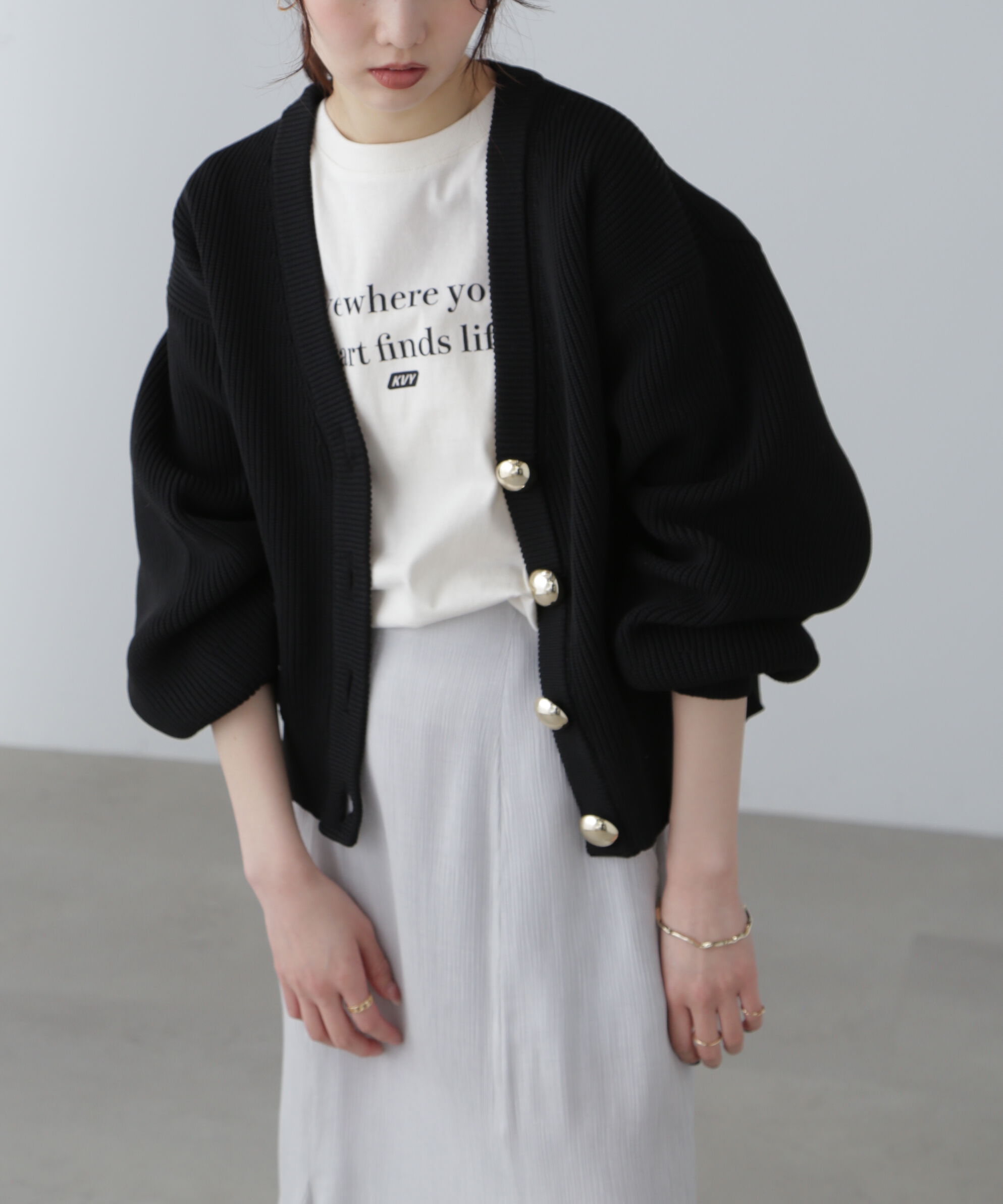  「ゴールドアクセントボタンVネックカーディガン」|ニット・セーター|ブラック