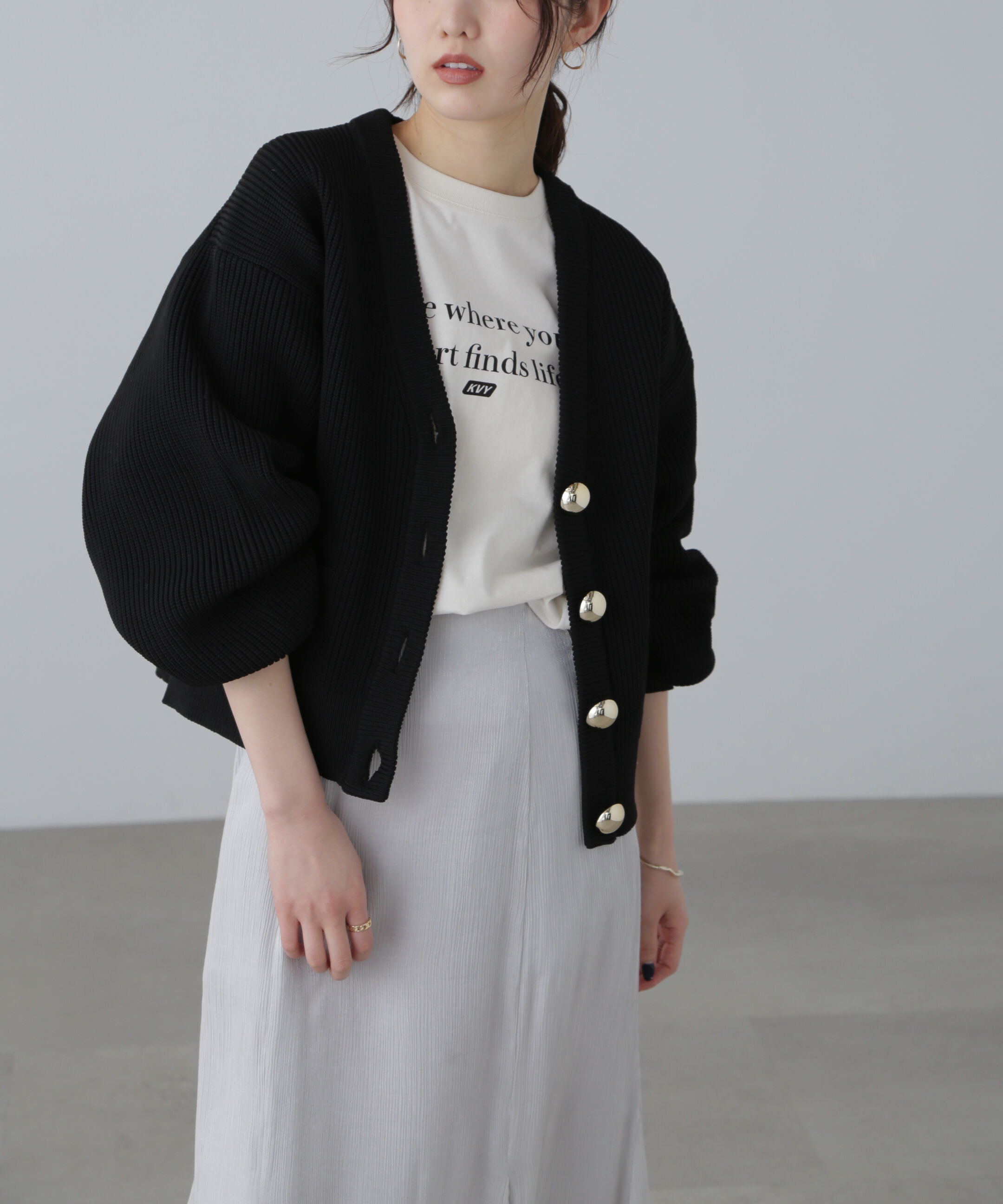  「ゴールドアクセントボタンVネックカーディガン」|ニット・セーター|