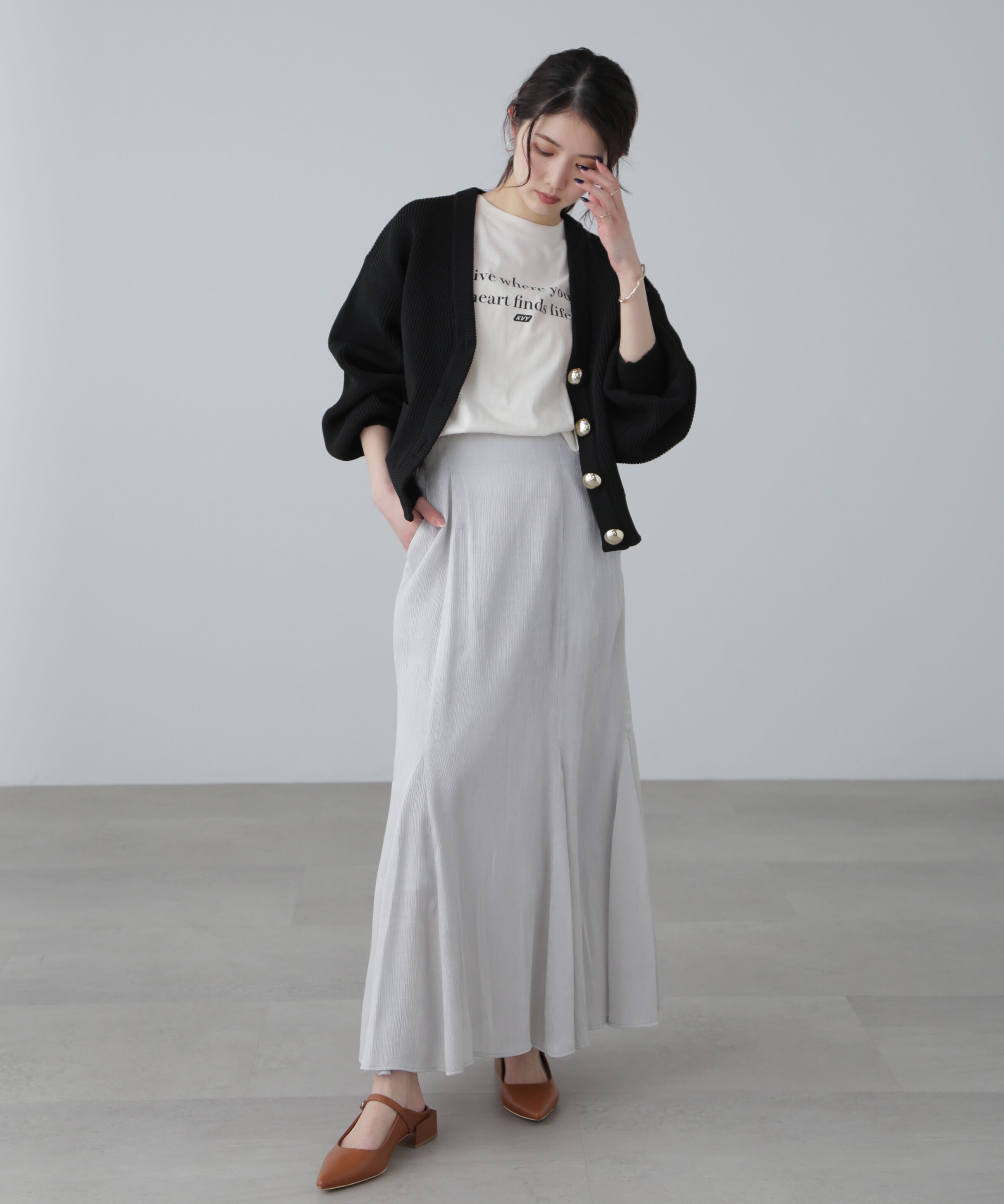  「ゴールドアクセントボタンVネックカーディガン」|ニット・セーター|