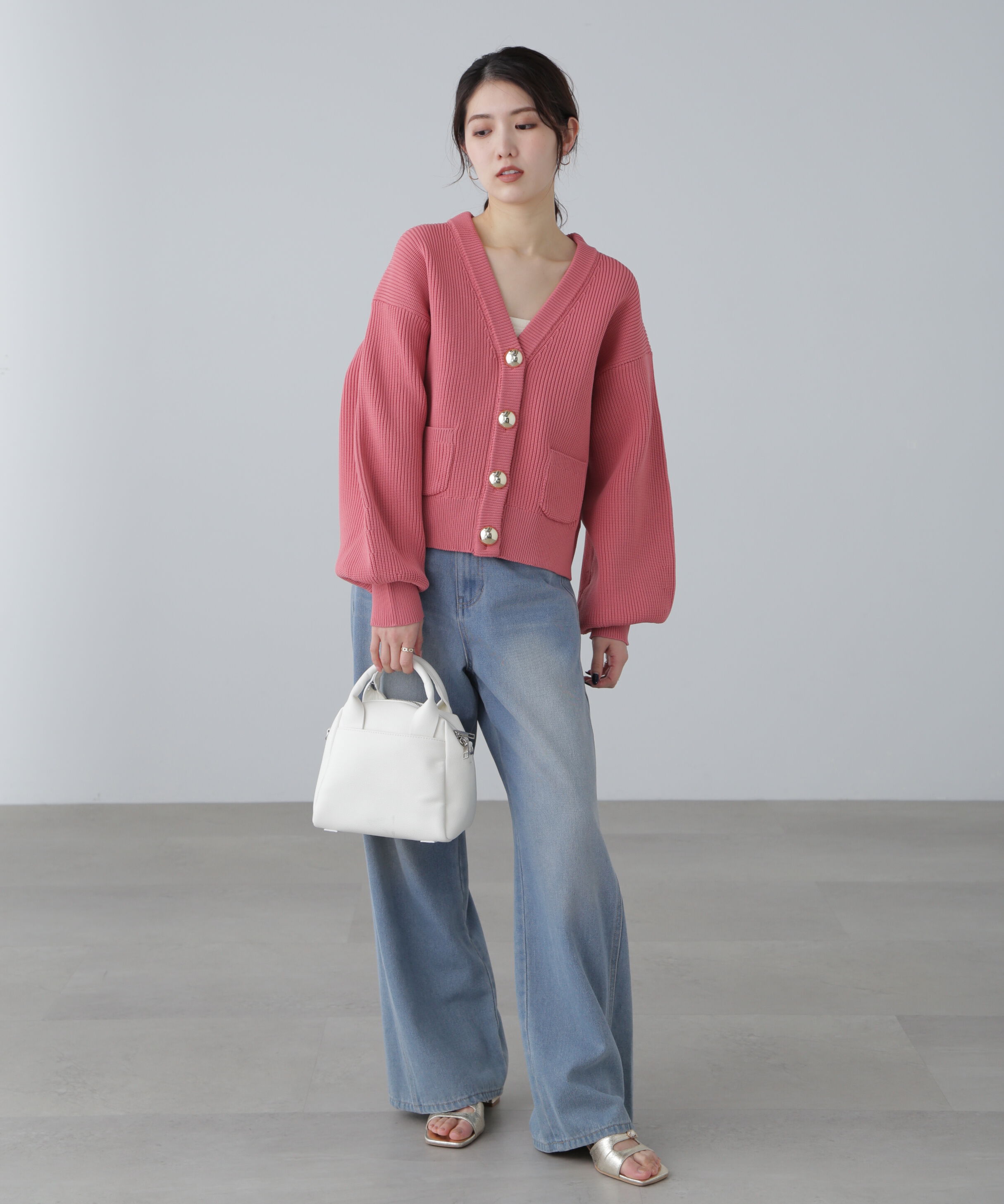  「ゴールドアクセントボタンVネックカーディガン」|ニット・セーター|