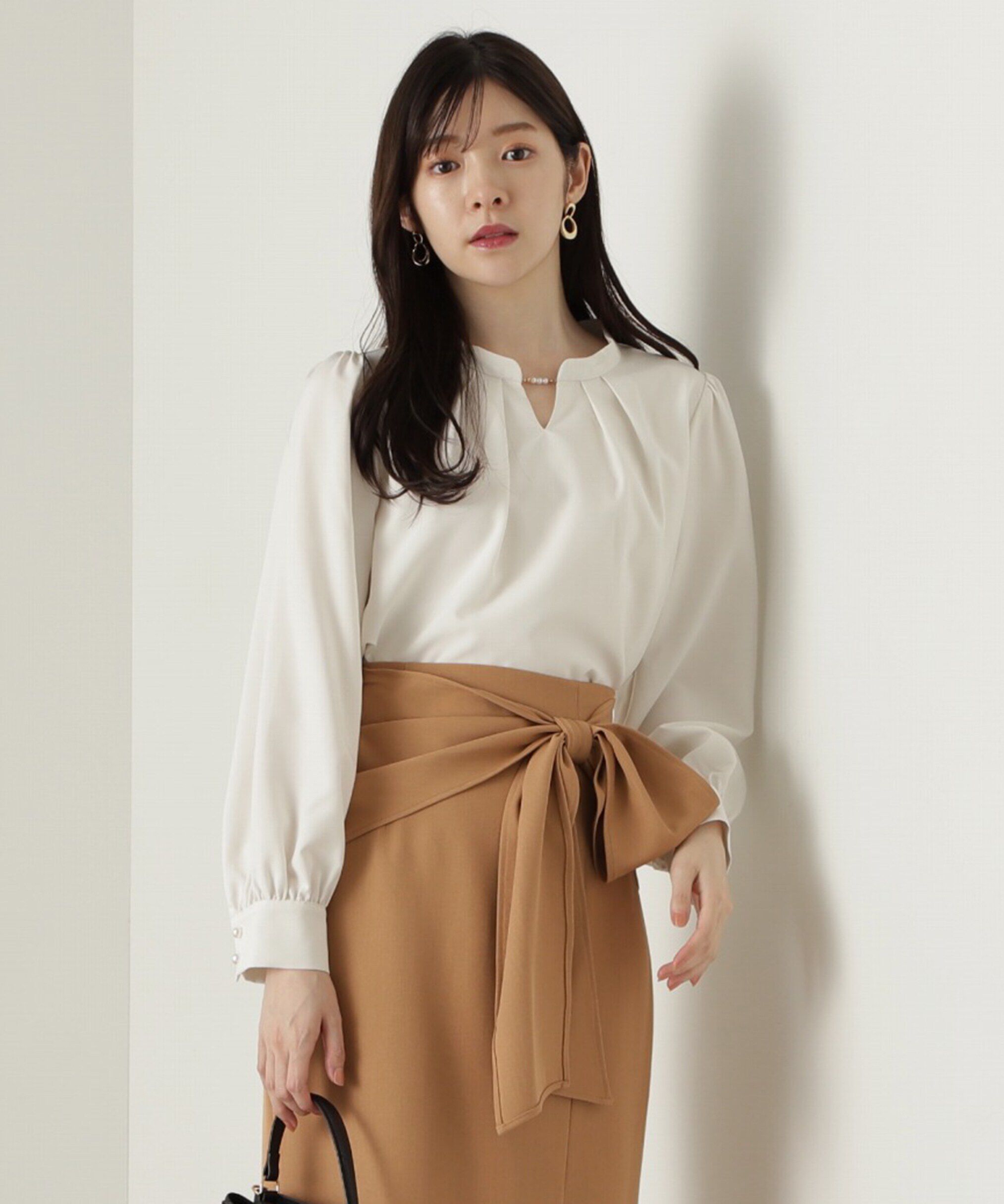 PROPORTION BODY DRESSING「スタンドパールブラウス　24AW」|シャツ・ブラウス|エクリュ1