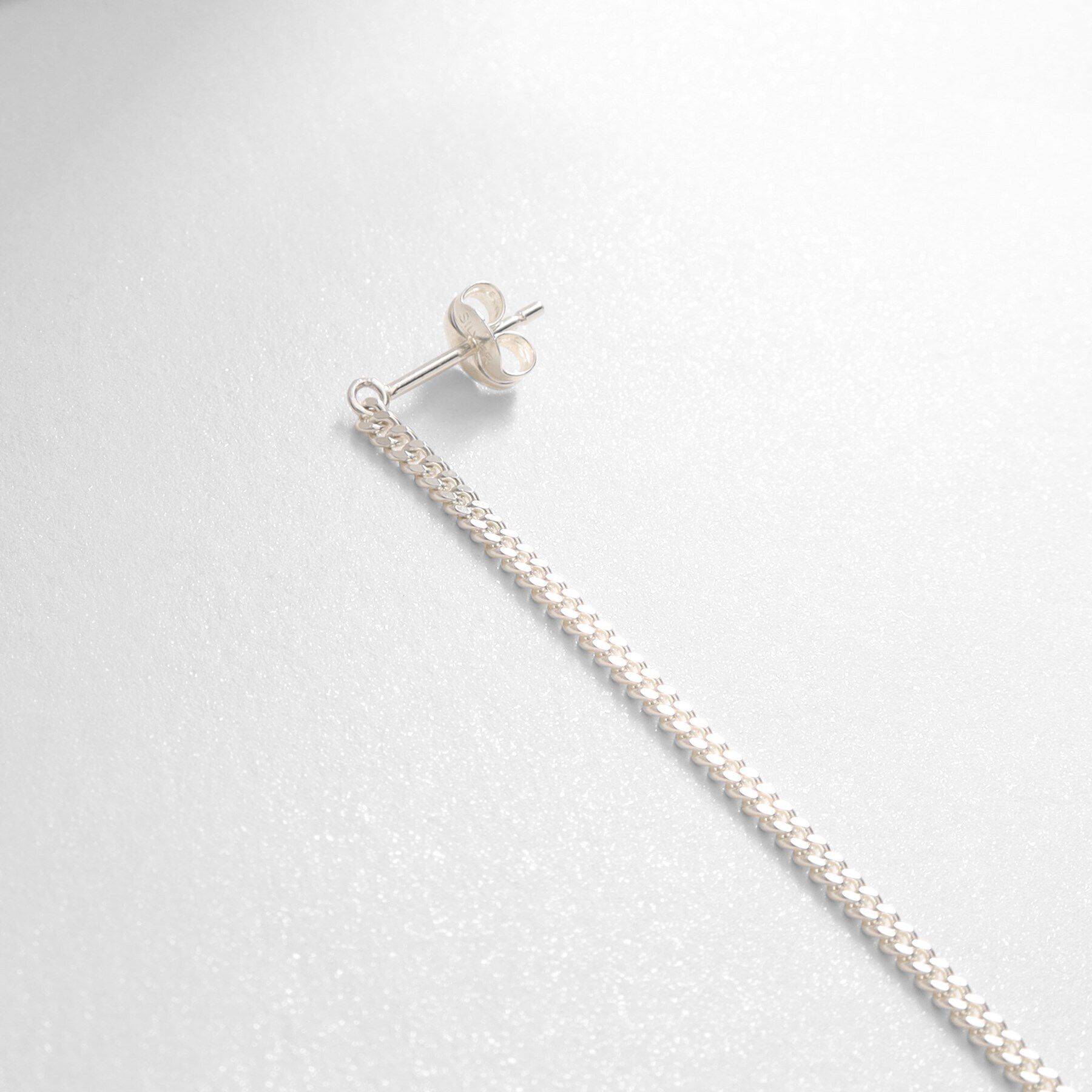 COCOSHNIK ONKITSCH「シルバー チェーンピアス フラットカーブロング（片耳用）」|ピアス|