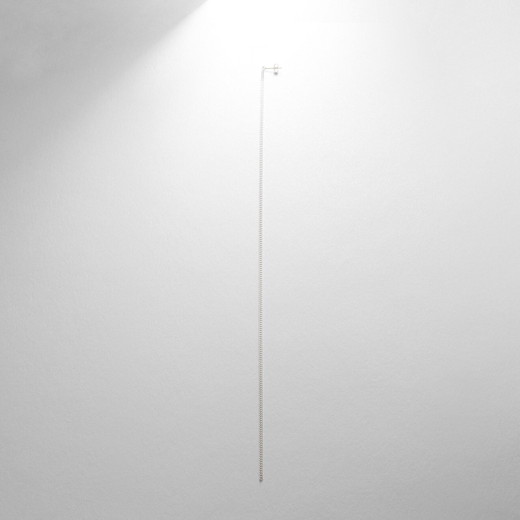 COCOSHNIK ONKITSCH「シルバー チェーンピアス フラットカーブロング（片耳用）」|ピアス|