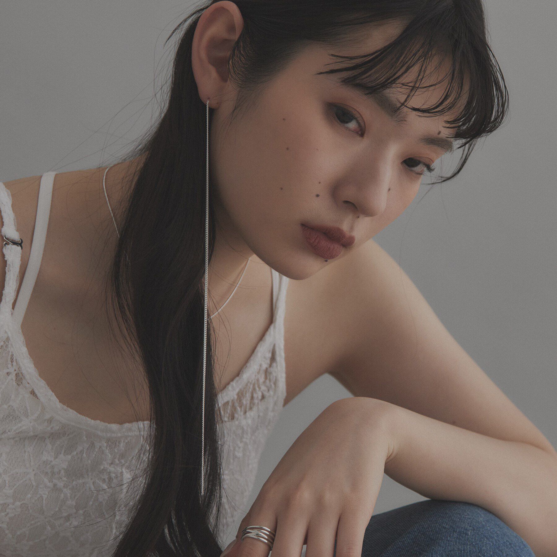 COCOSHNIK ONKITSCH「シルバー チェーンピアス フラットカーブロング（片耳用）」|ピアス|