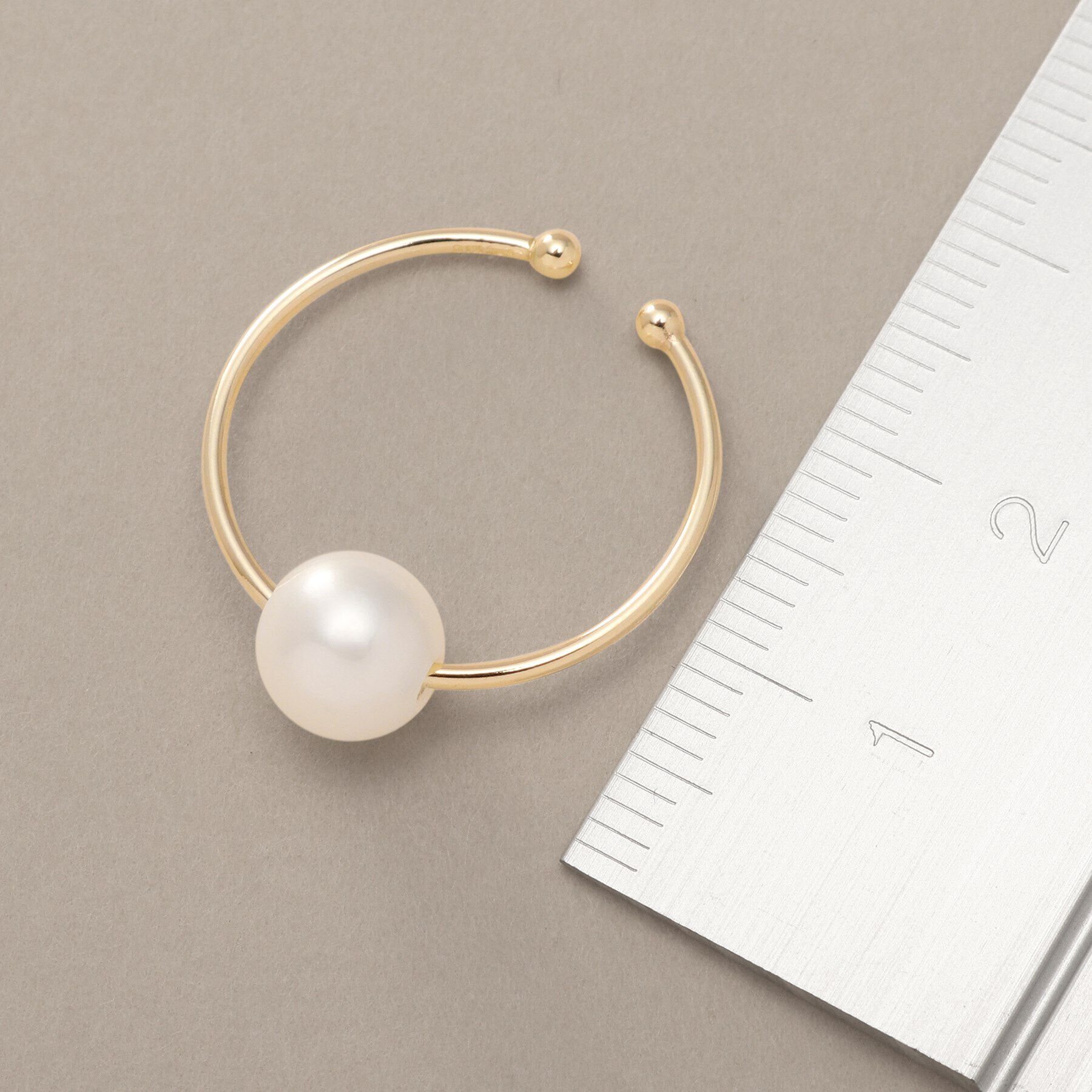 COCOSHNIK「K10パール フープ イヤーカフ（両耳用）」|イヤリング|