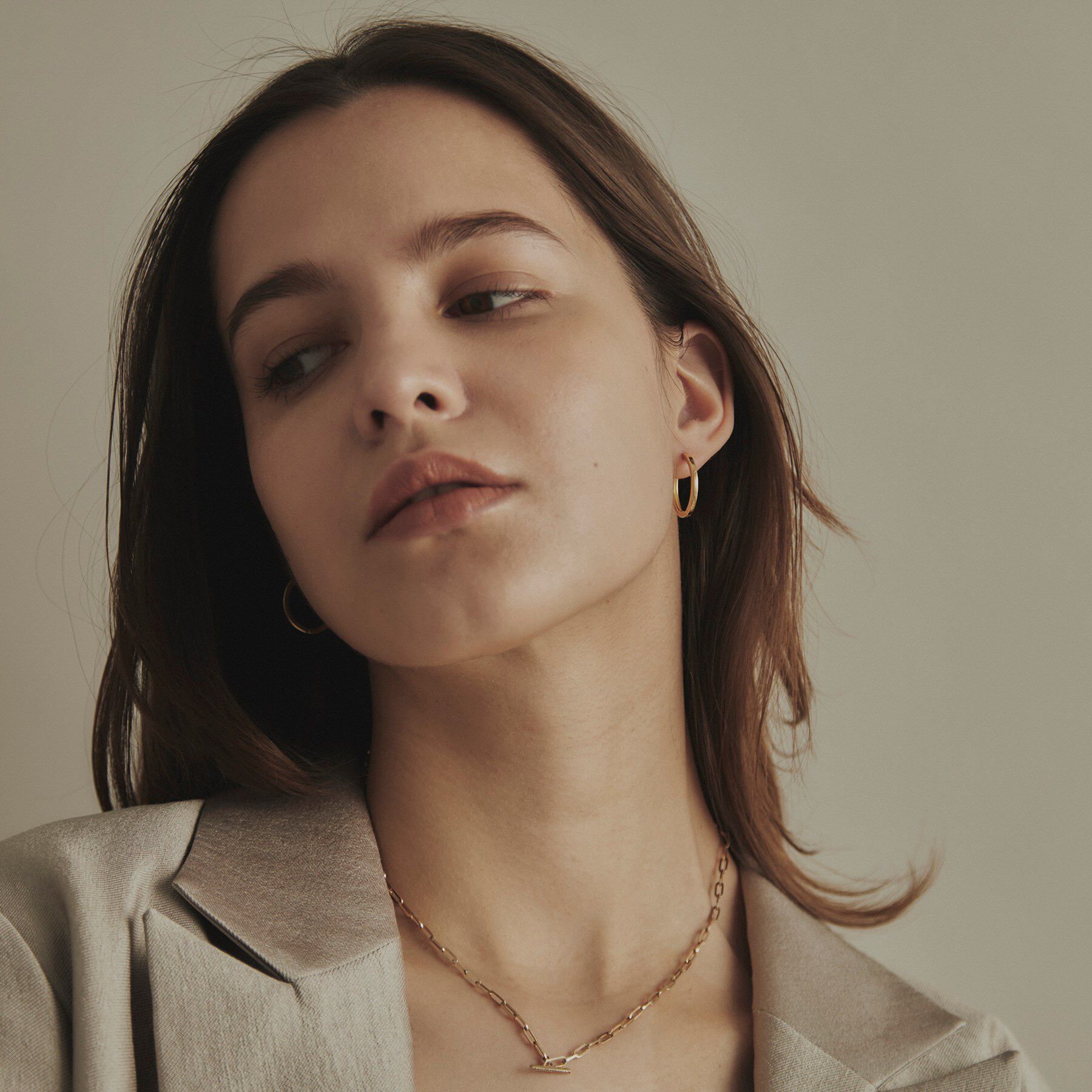 COCOSHNIK「K10平打ちフープ ワンタッチピアス」|ピアス|