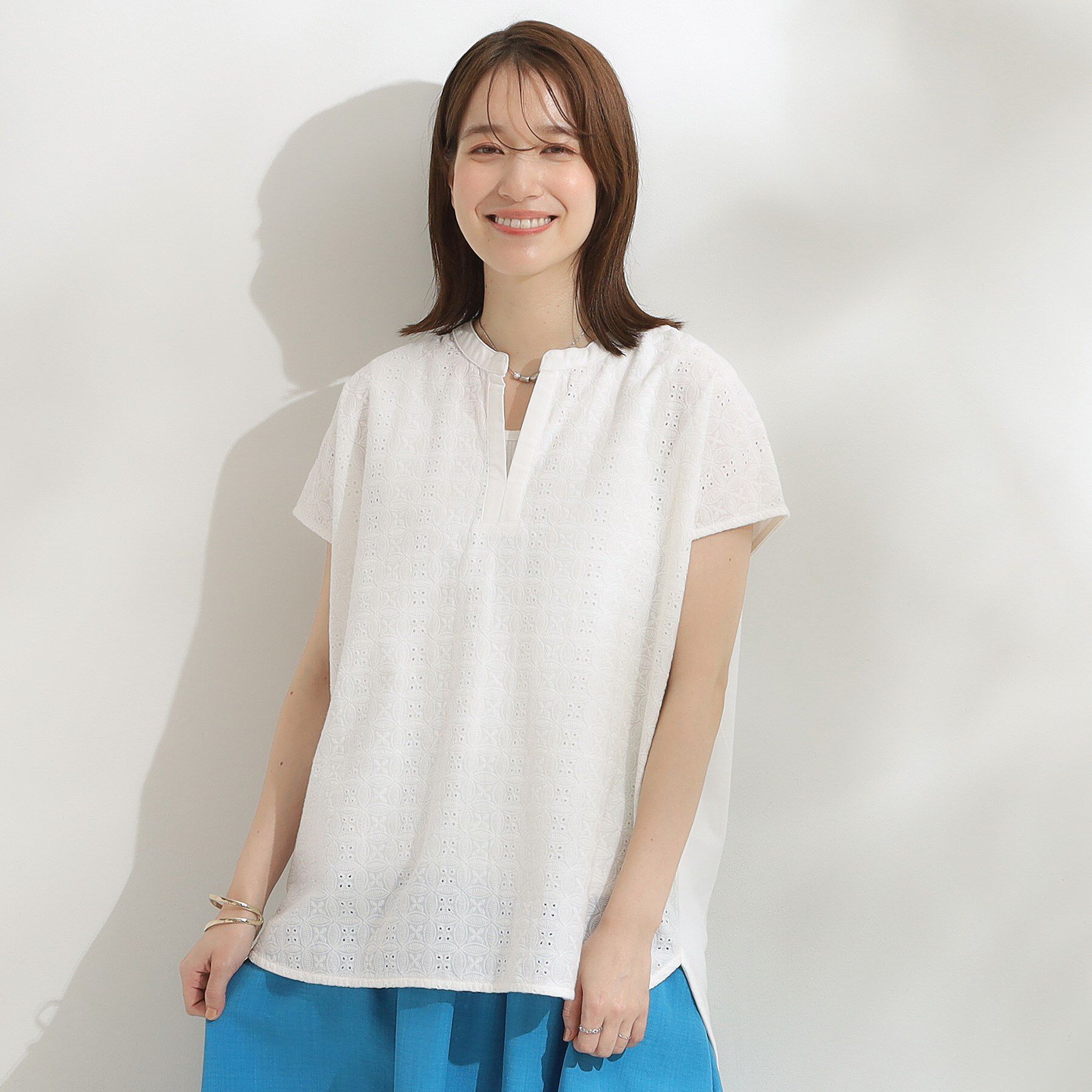 SHOO･LA･RUE「【S-LL】抜け感とすっきり見えを叶える 刺繍レース スキッパー襟トップス」|Tシャツ・カットソー|