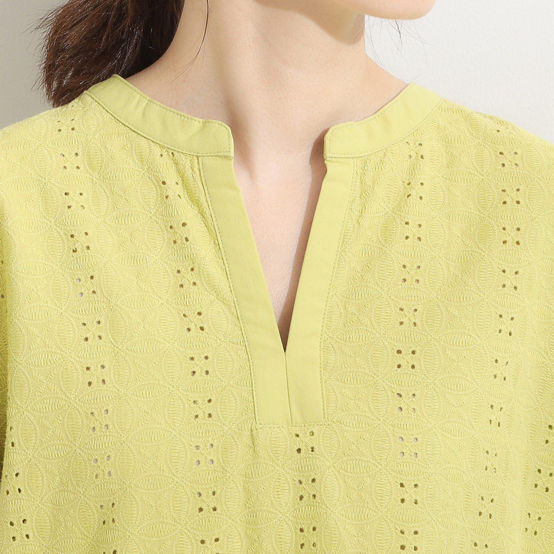 SHOO･LA･RUE「【S-LL】抜け感とすっきり見えを叶える 刺繍レース スキッパー襟トップス」|Tシャツ・カットソー|